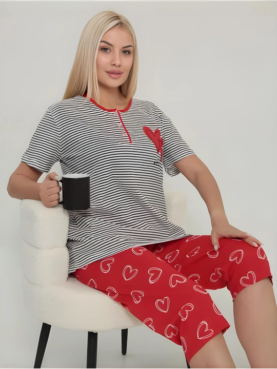 Ayollar pijamasi, tugmali futbolka