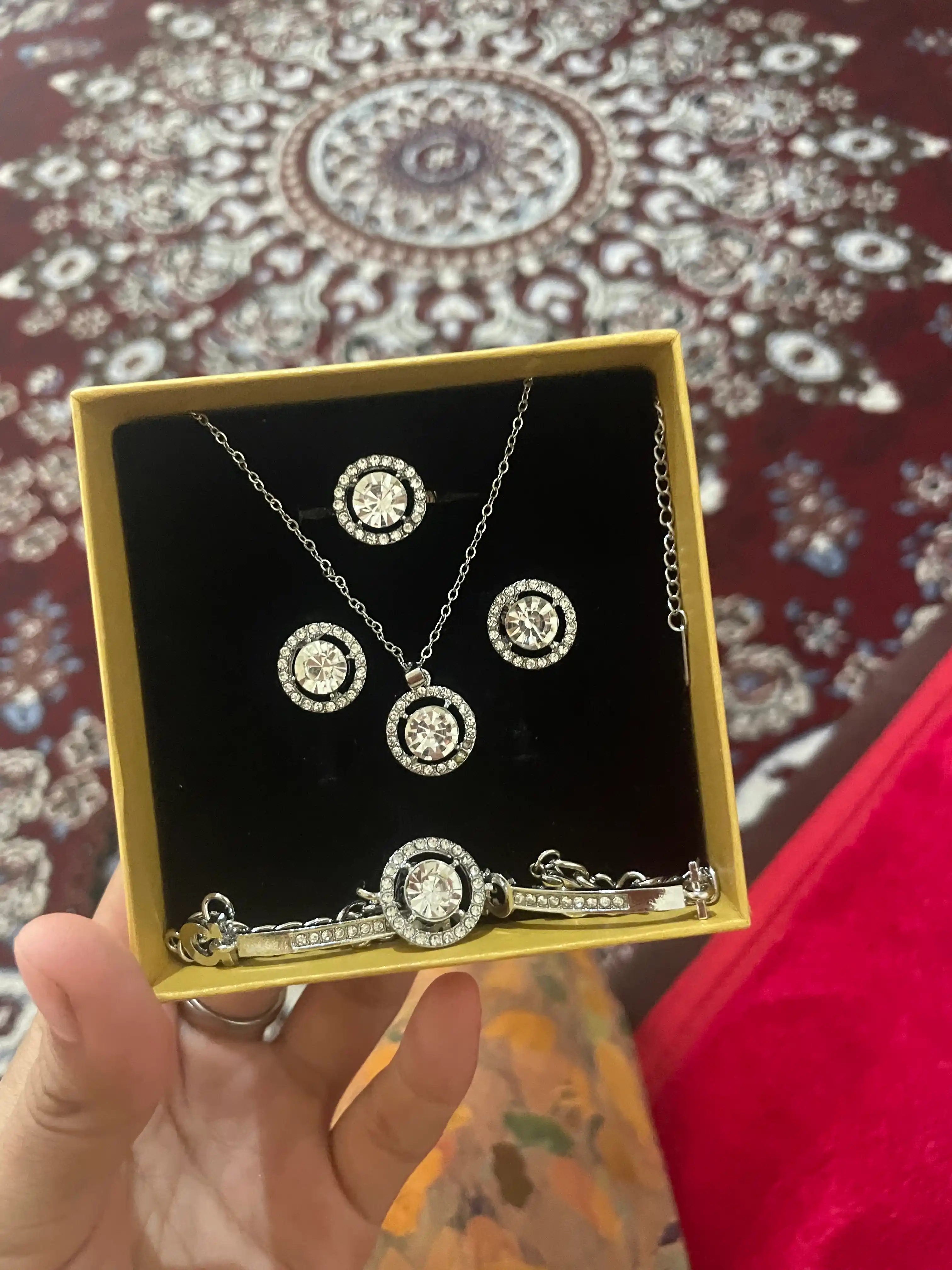 Ayollar taqinchoqlar to'plami, VAN CLEEF, bijuteriya to'plami, sovg'a qutisi bilan