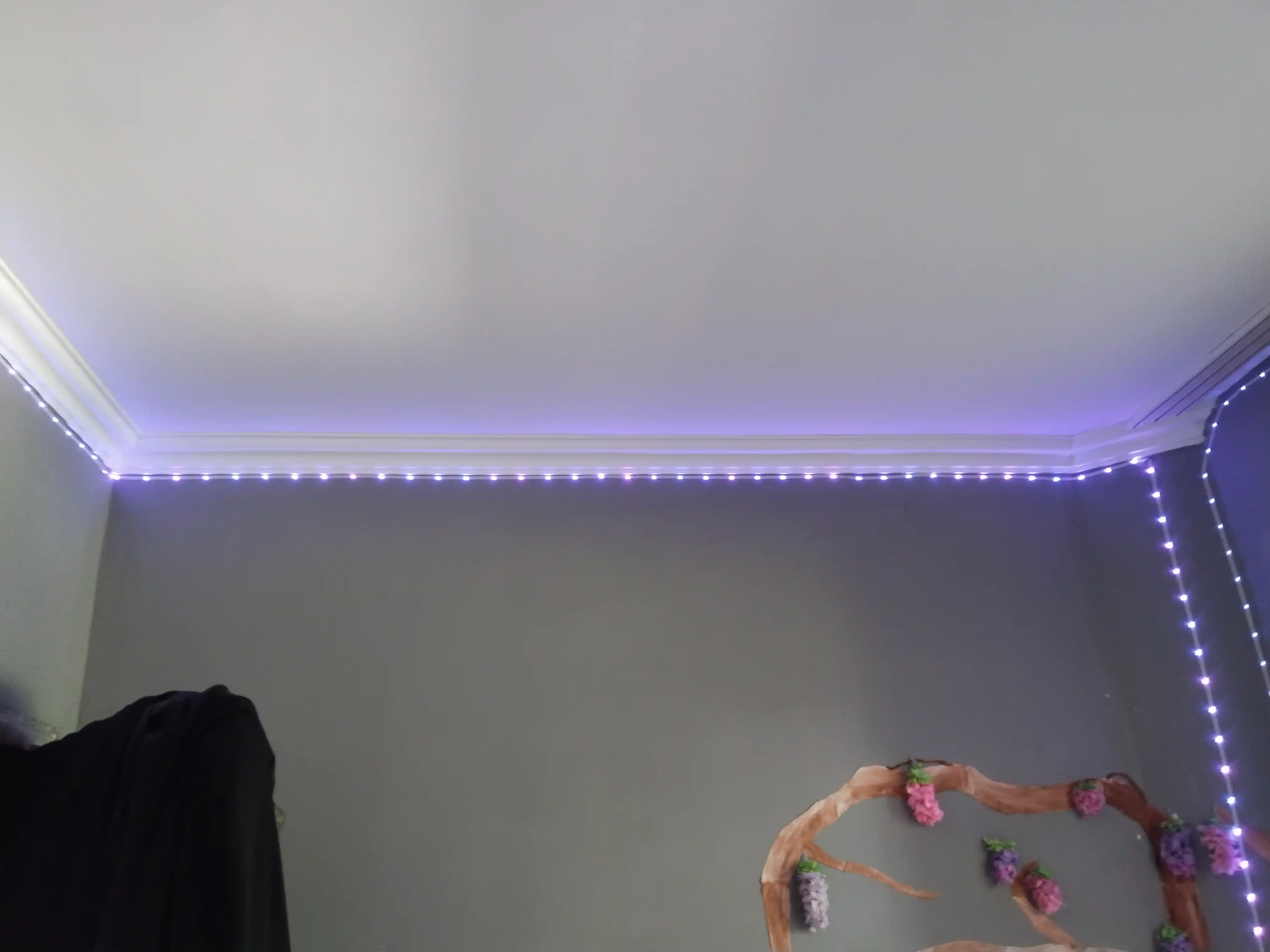 RGB LED yoritgichli lenta ko'p rangli