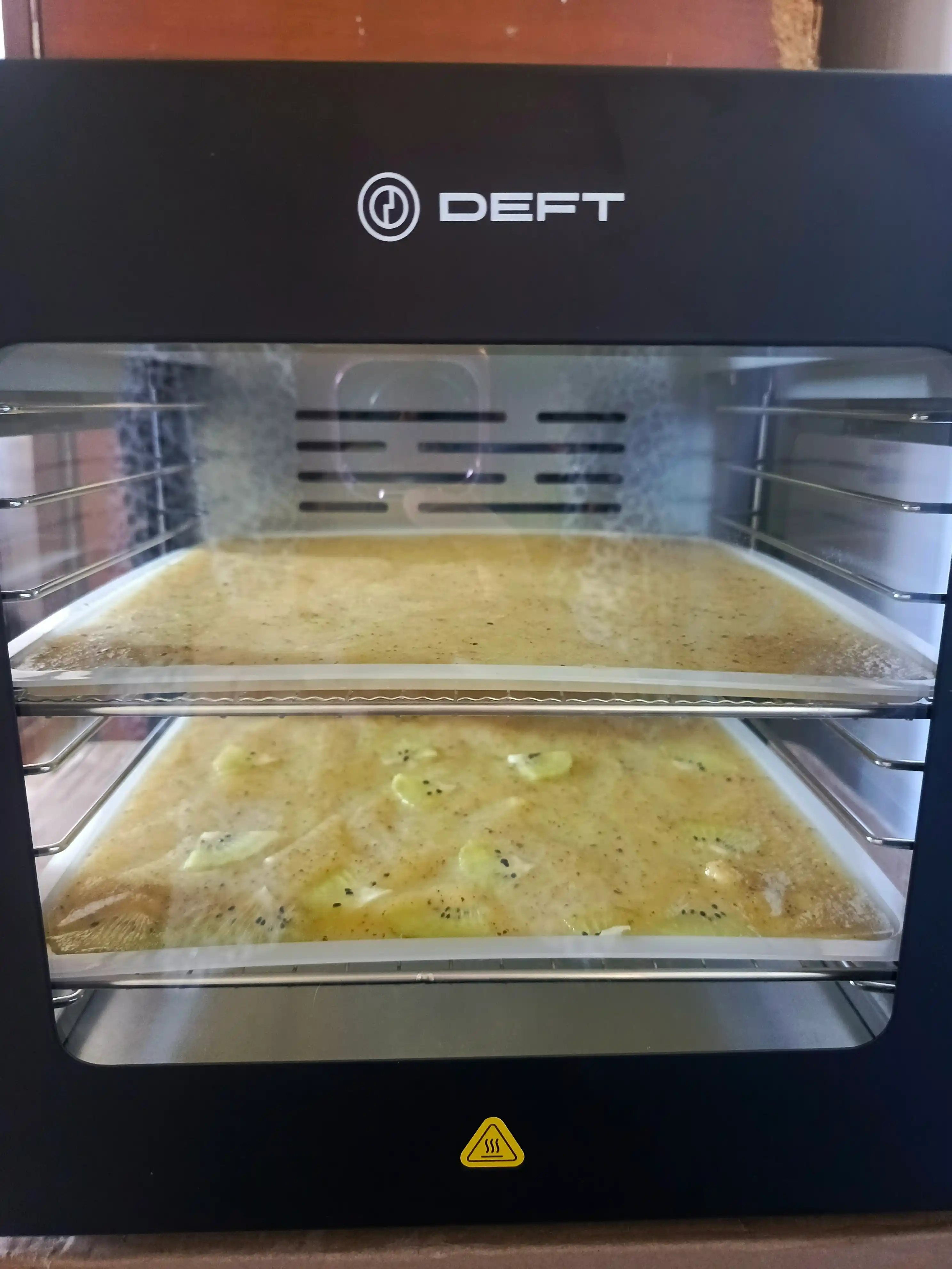 Дегидратор DEFT DTFD1008B для сушки фруктов и овощей 8 лотков
