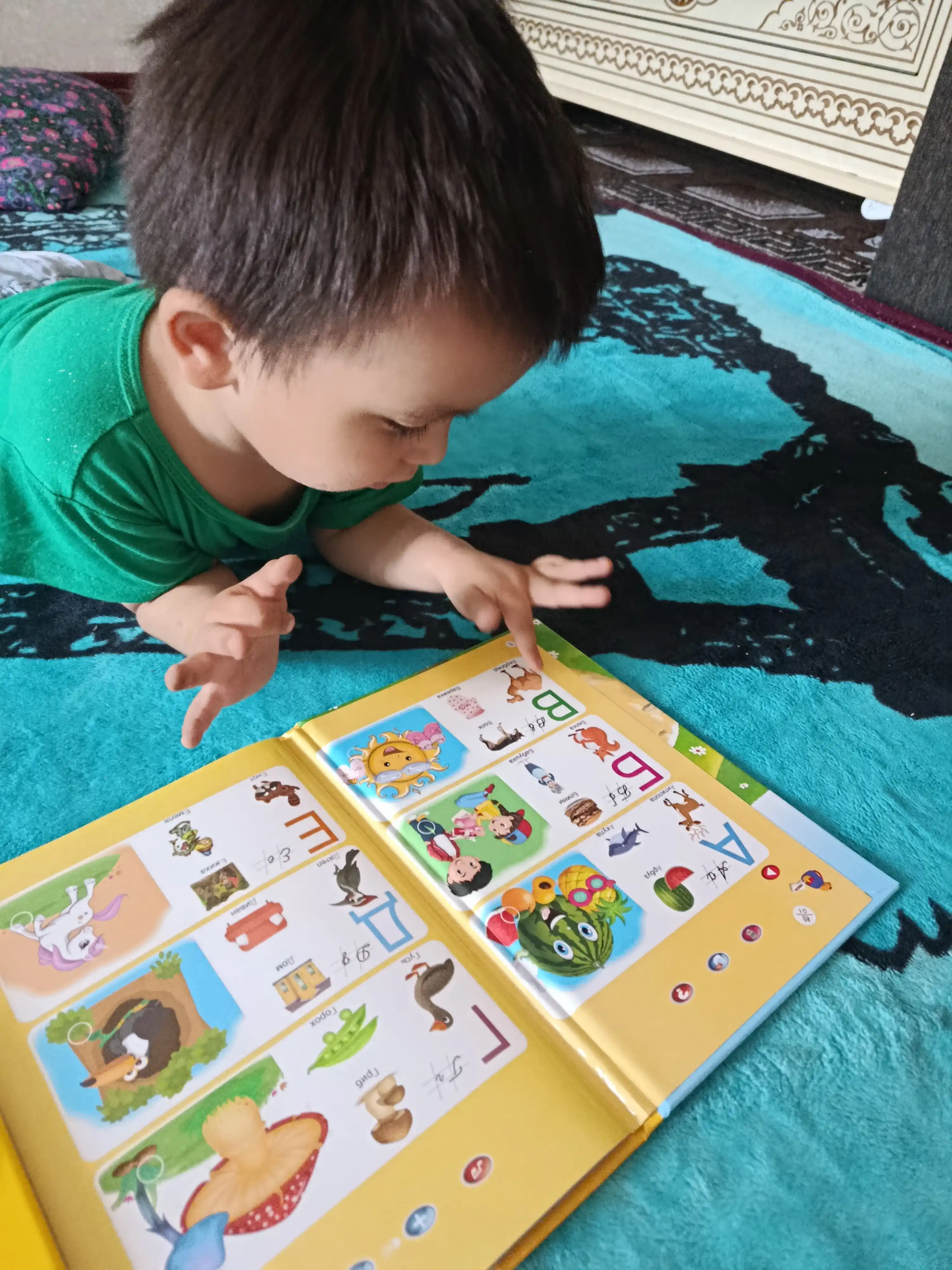 So‘zlashuvchi kitobcha, interaktiv, turli tillarda
