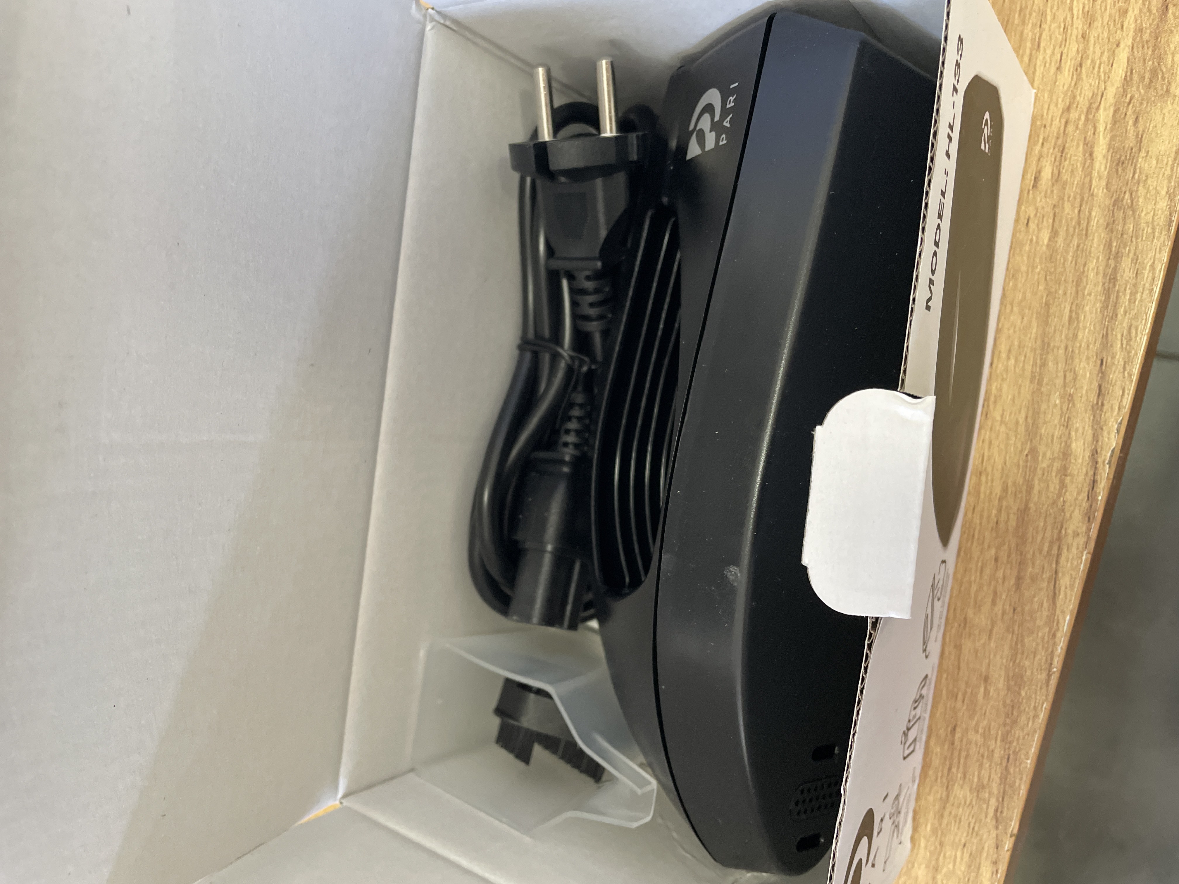 PARI bug‘li dazmol kiyim uchun, portativ model HL-133, 850 W