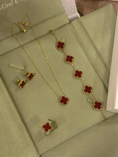 Украшения Van Cleef для девочек и женщин – современные, красивые, с цветочными мотивами — 1984083-BUJTERYA34-ЖЕЛТ