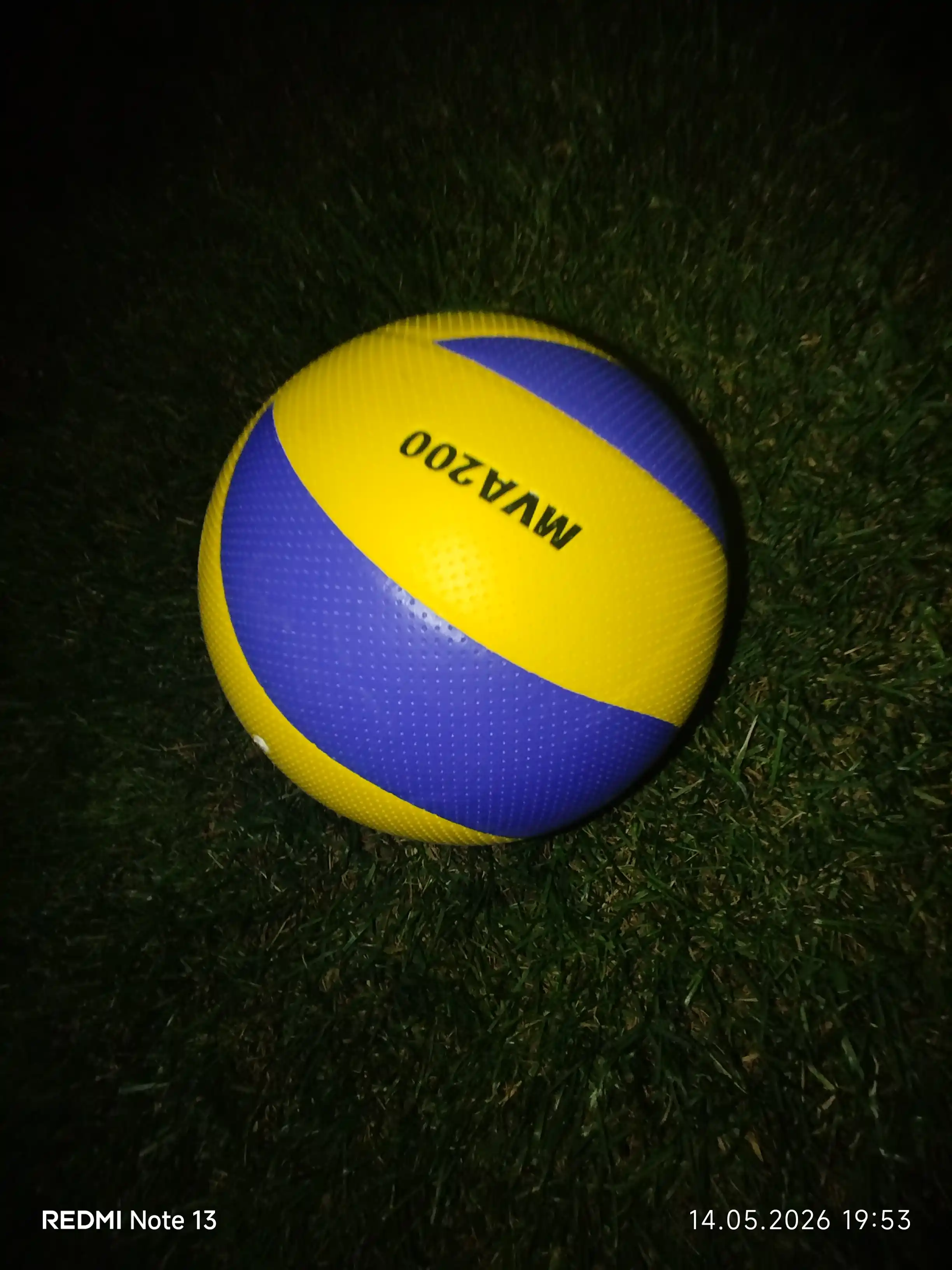 Voleybol koptogi – sifatli va mustahkam sport koptogi, o‘yin mashg‘ulotlar  voleybol to‘pi