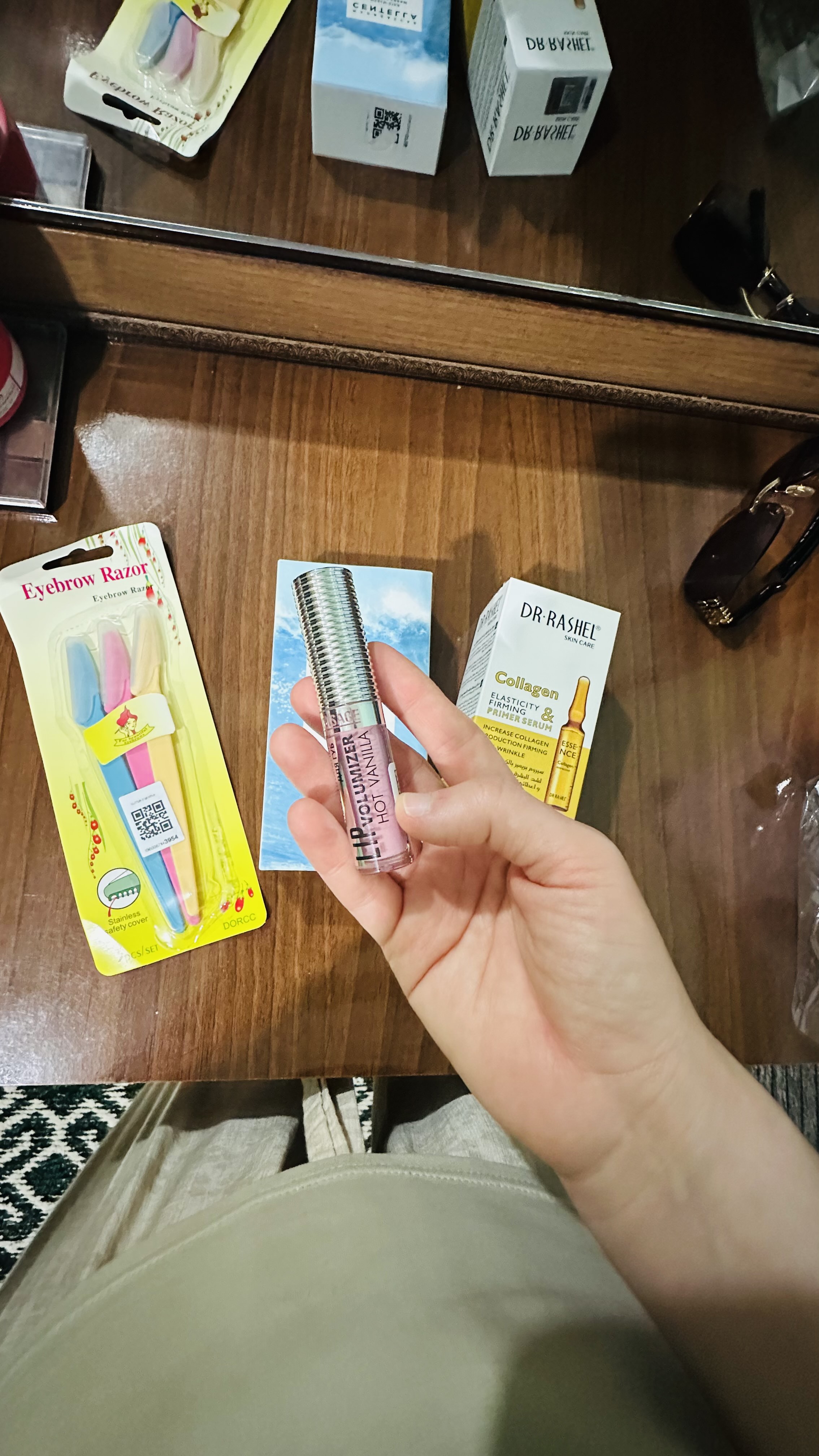 Blesk - plumper lablar uchun LIP Volumizer Hot Vanilla LUXVISAGE