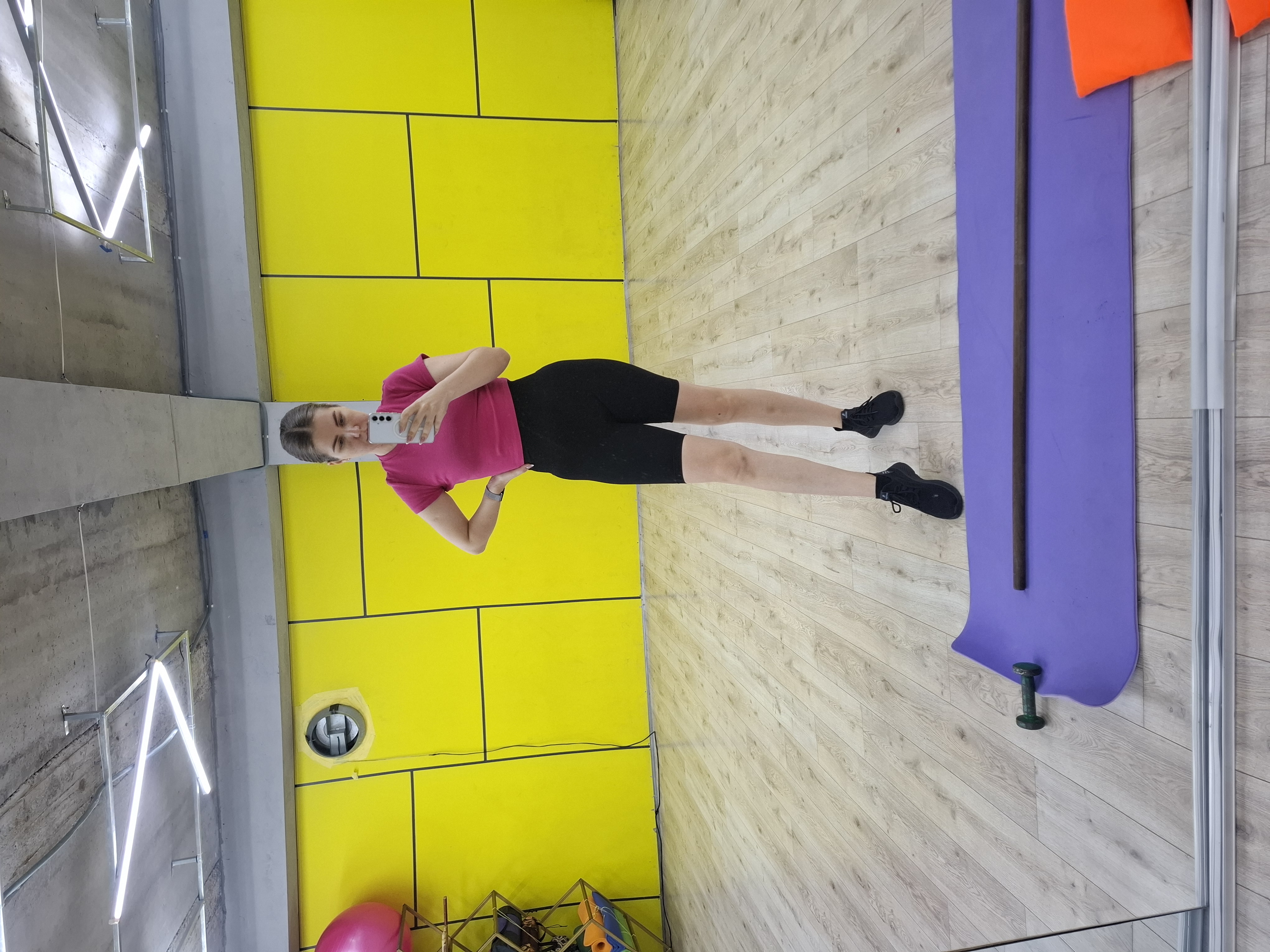 Ayollar uchun Push Up effektli cho'zilgan sport velosipedlari, fitnes uchun shortilar