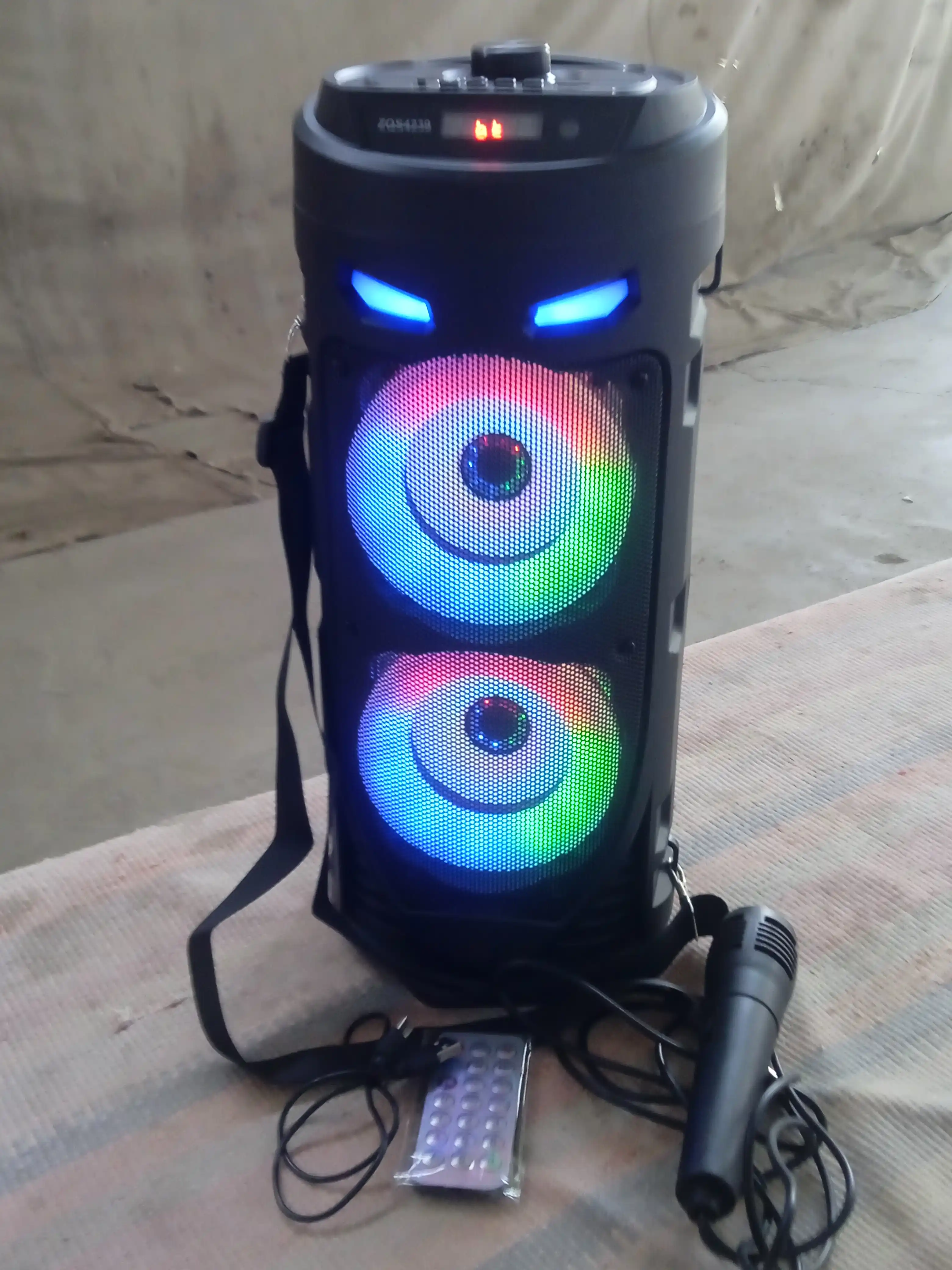 Katta Bluetooth simsiz karnay, karaoke, RGB yoritish, mikrofon va pult bilan