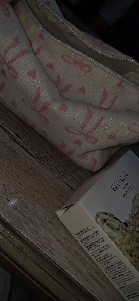 Ayollar pardoz-andoz idishi, kosmetik vositalarni saqlash uchun, tutqich va ferumlili