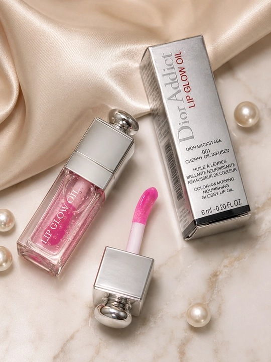 Dior Lip Glow Oil 001 Pink lab uchun yaltiroq namlantiruvchi moyi, nafis pushti yaltiroq ta’sirga ega