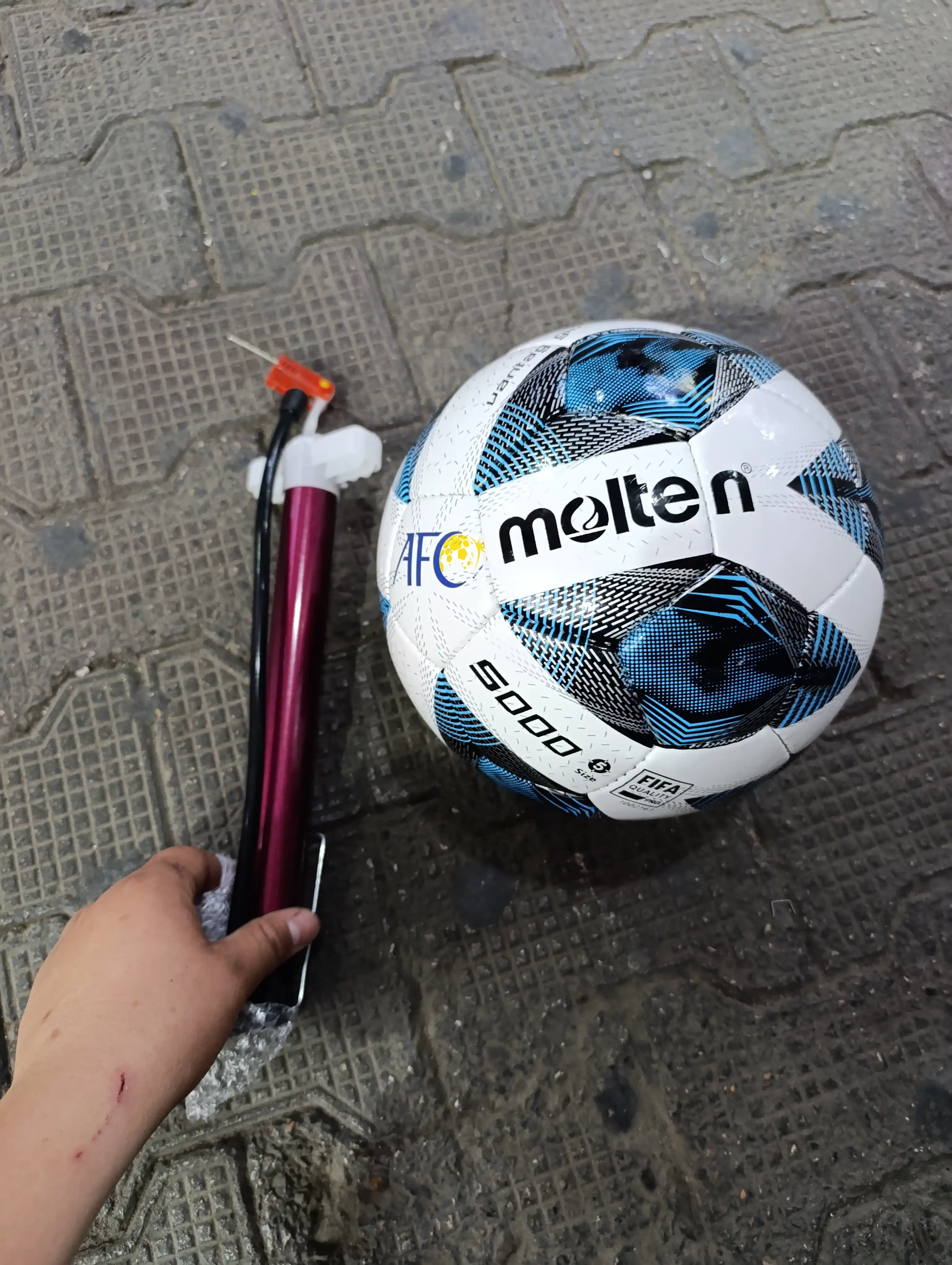 Professional futbol to‘pi Molten+ nasos va igna sovg‘a sifatida beriladi