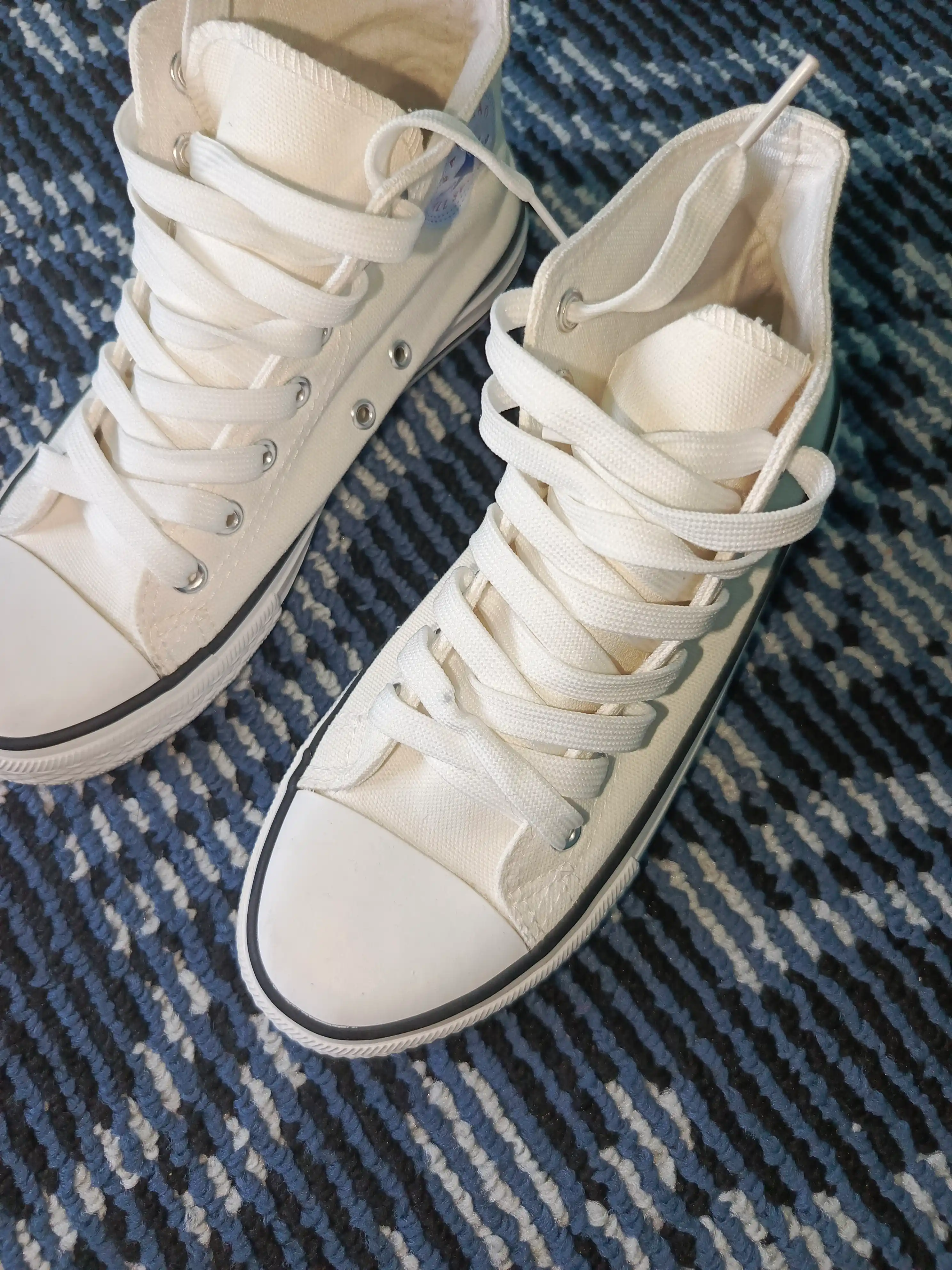Kedalar Converse sport uchun, yoz-kuz-bahor mavsumi uchun