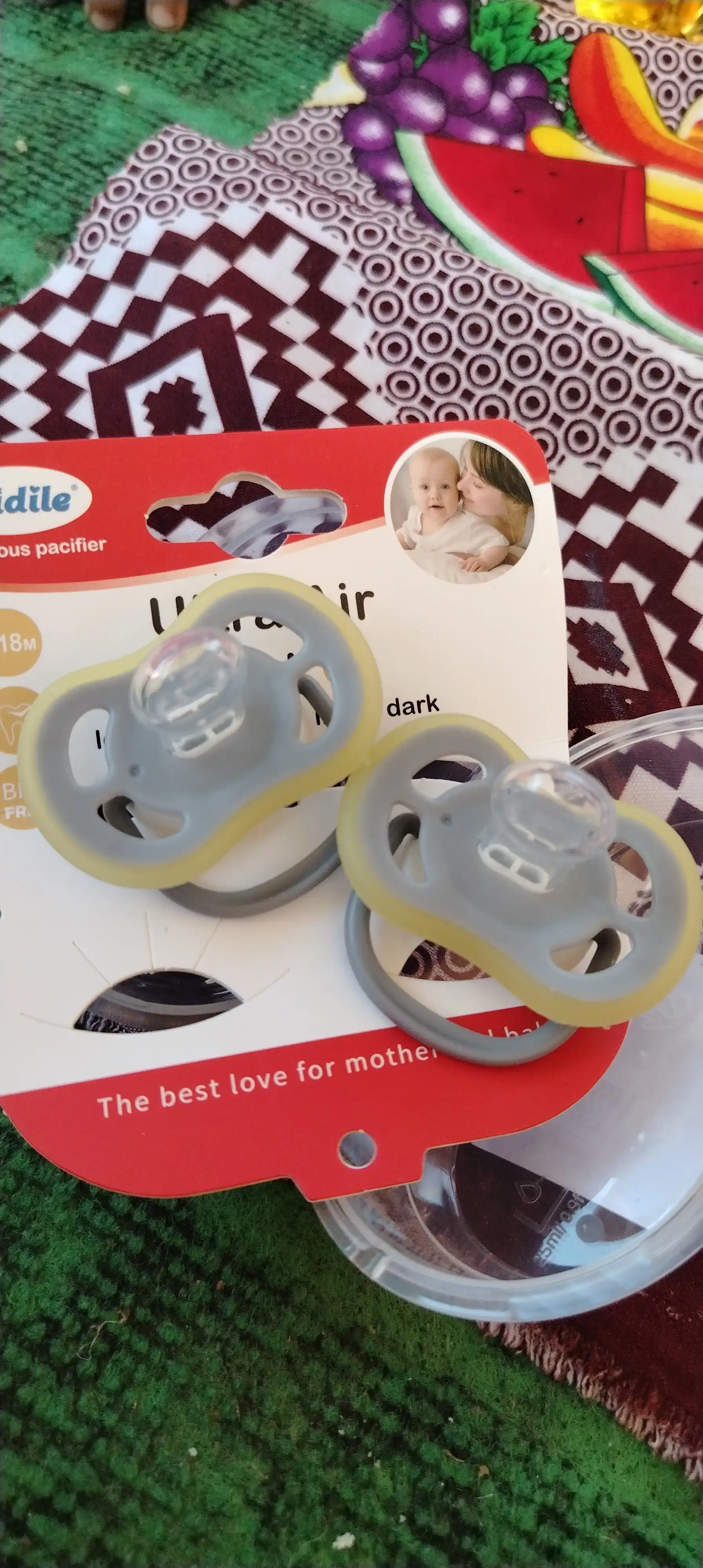 1 juft yorug‘lik beruvchi bolalar so‘rg‘ichi (pacifier)