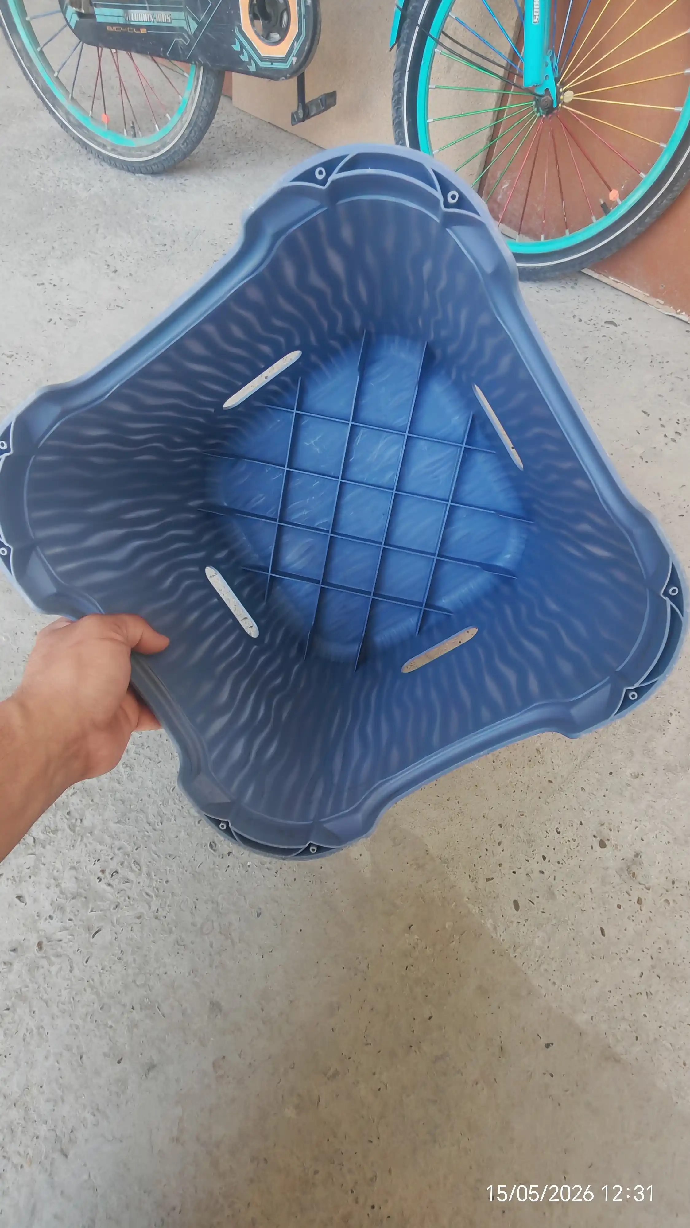 Universal plastik taburetka, tutqichli, vanna va oshxona uchun, pishiq