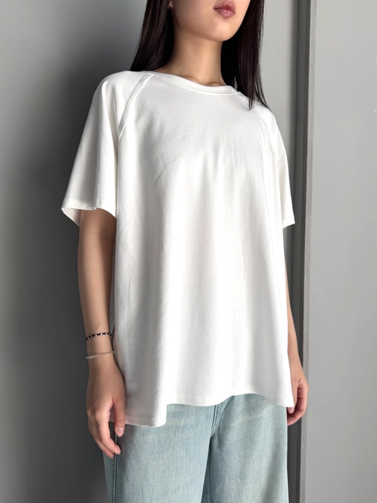Ayollar uchun erkin fasonli reglan yengli futbolka - 