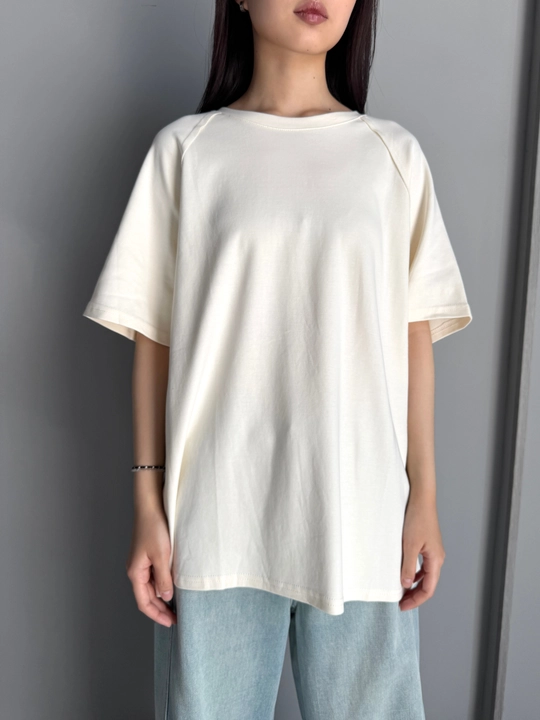 Ayollar uchun erkin fasonli reglan yengli futbolka - 