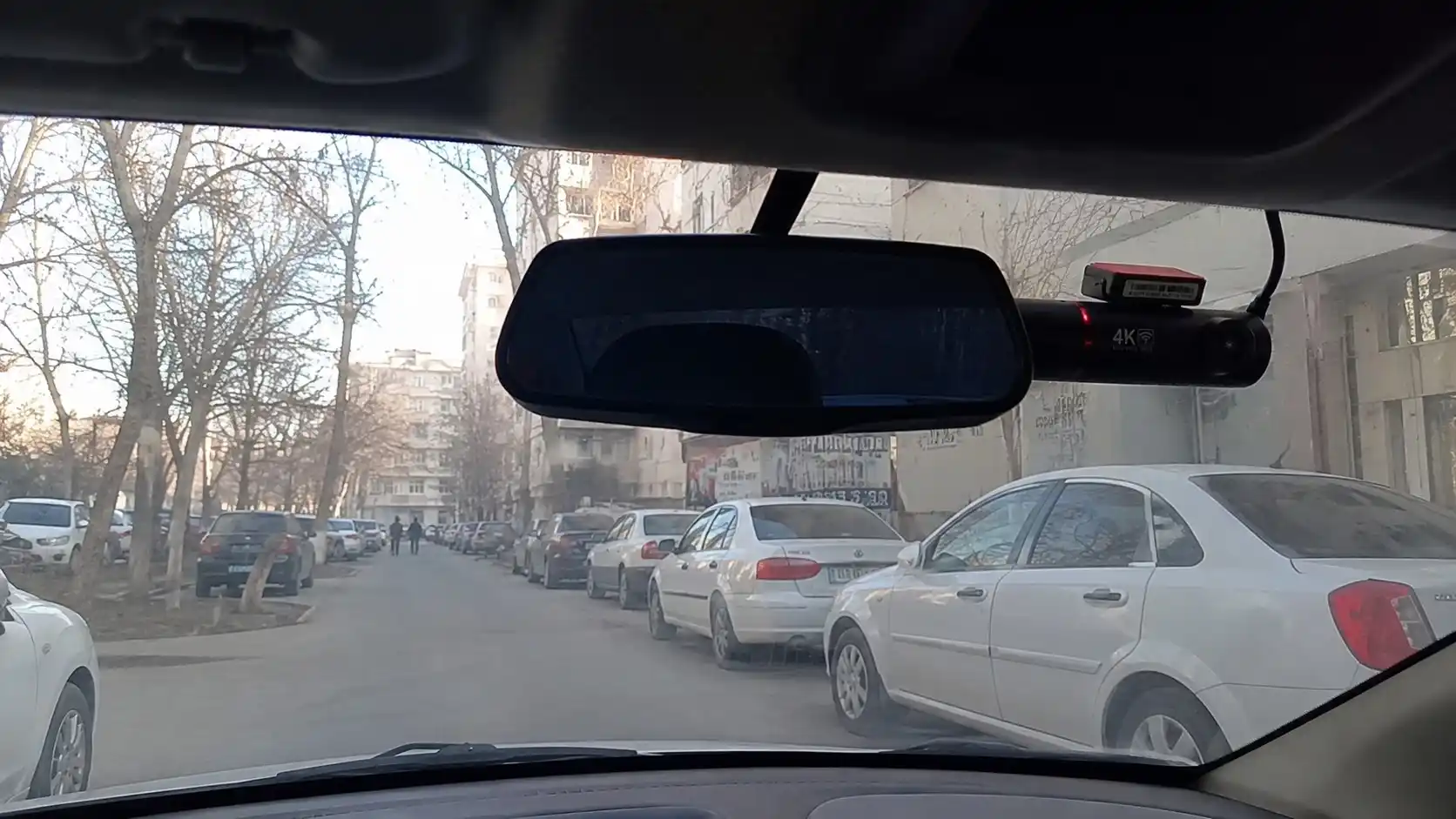3 va 4 kamerali videoregistrator, G-sensor, zarba datchigi bilan jihozlangan