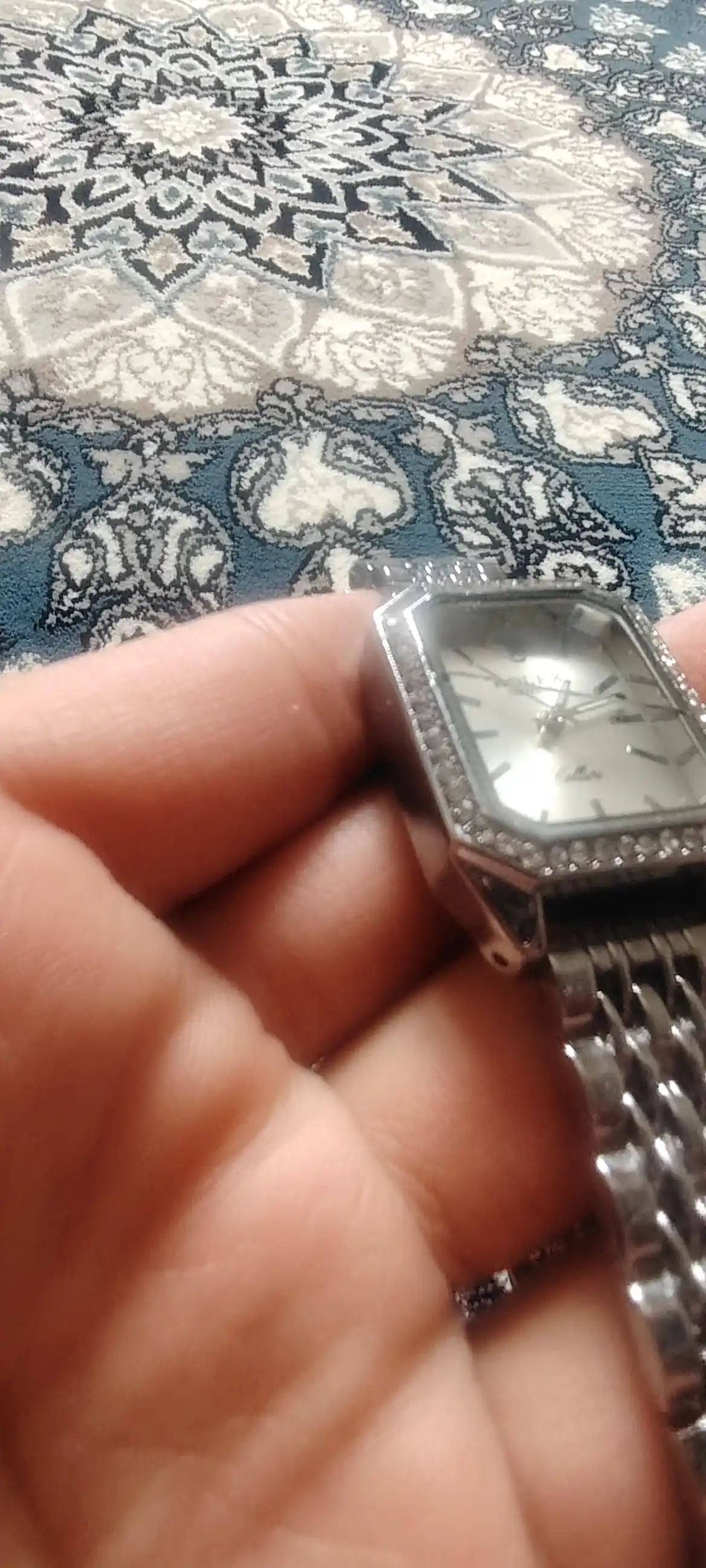 Ayollar qo‘l soati Rolex, kvarts, klassik dizayn, metall braslet, sovg‘a qutisida