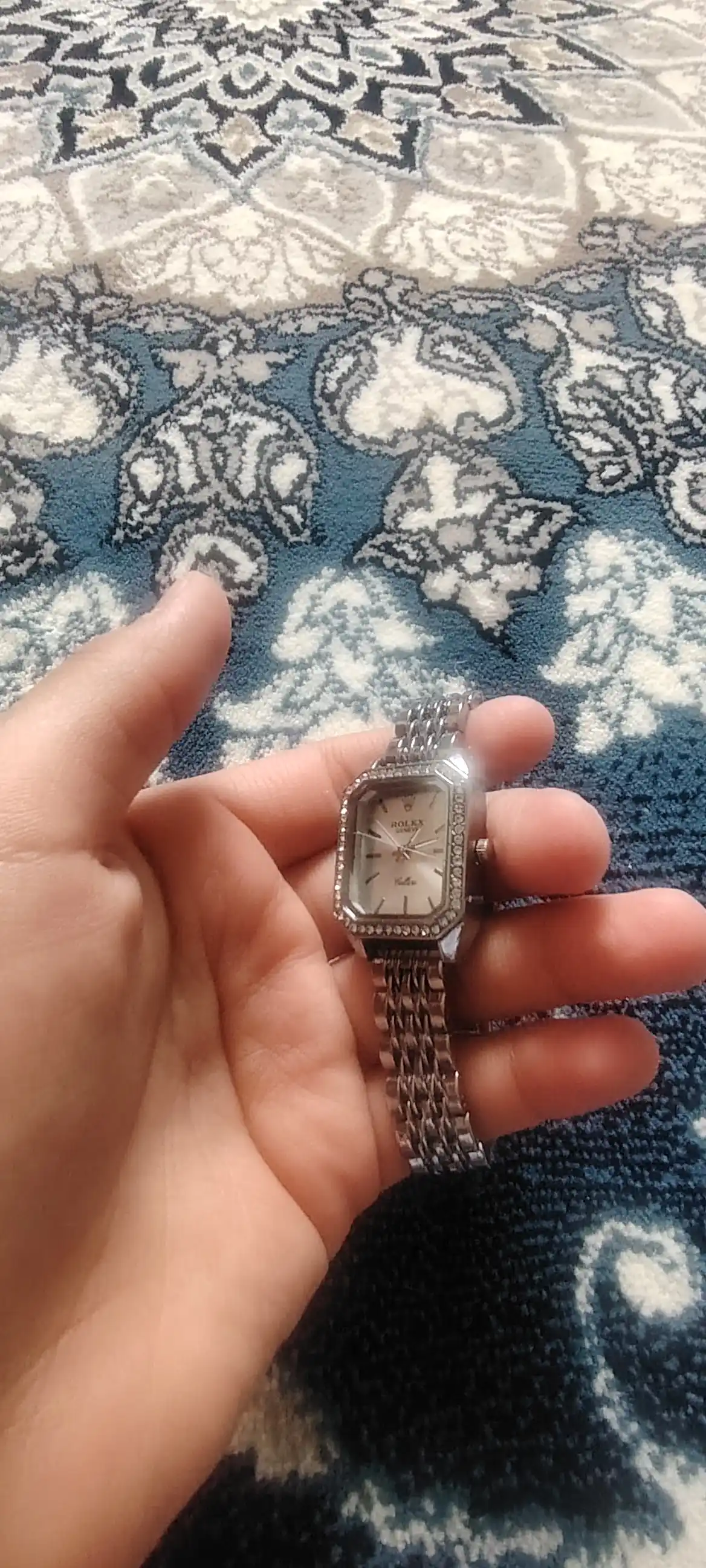 Ayollar qo‘l soati Rolex, kvarts, klassik dizayn, metall braslet, sovg‘a qutisida