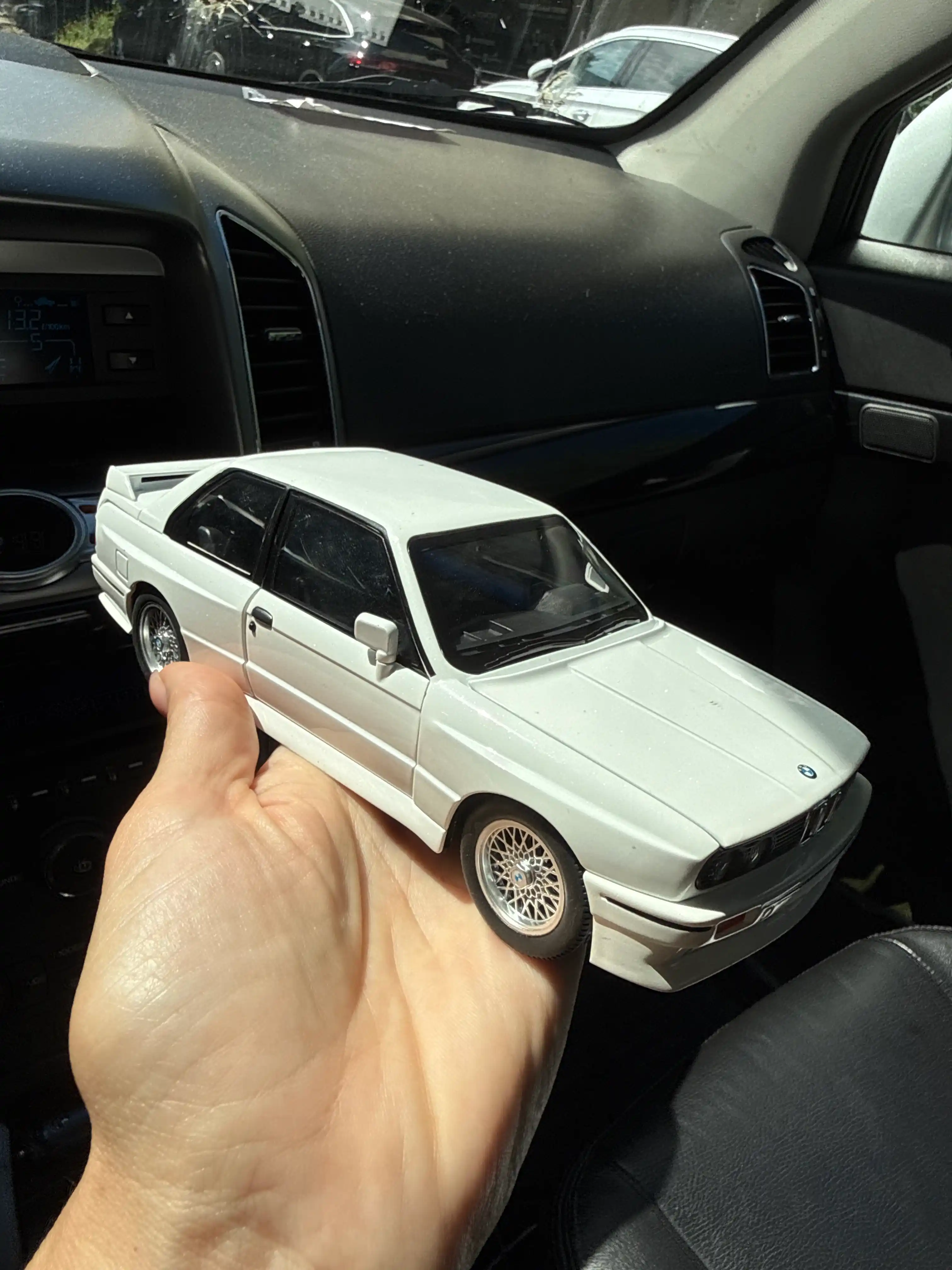 Metall mashina BMW M3 E30 1988, 1/24 metal, 20 sm