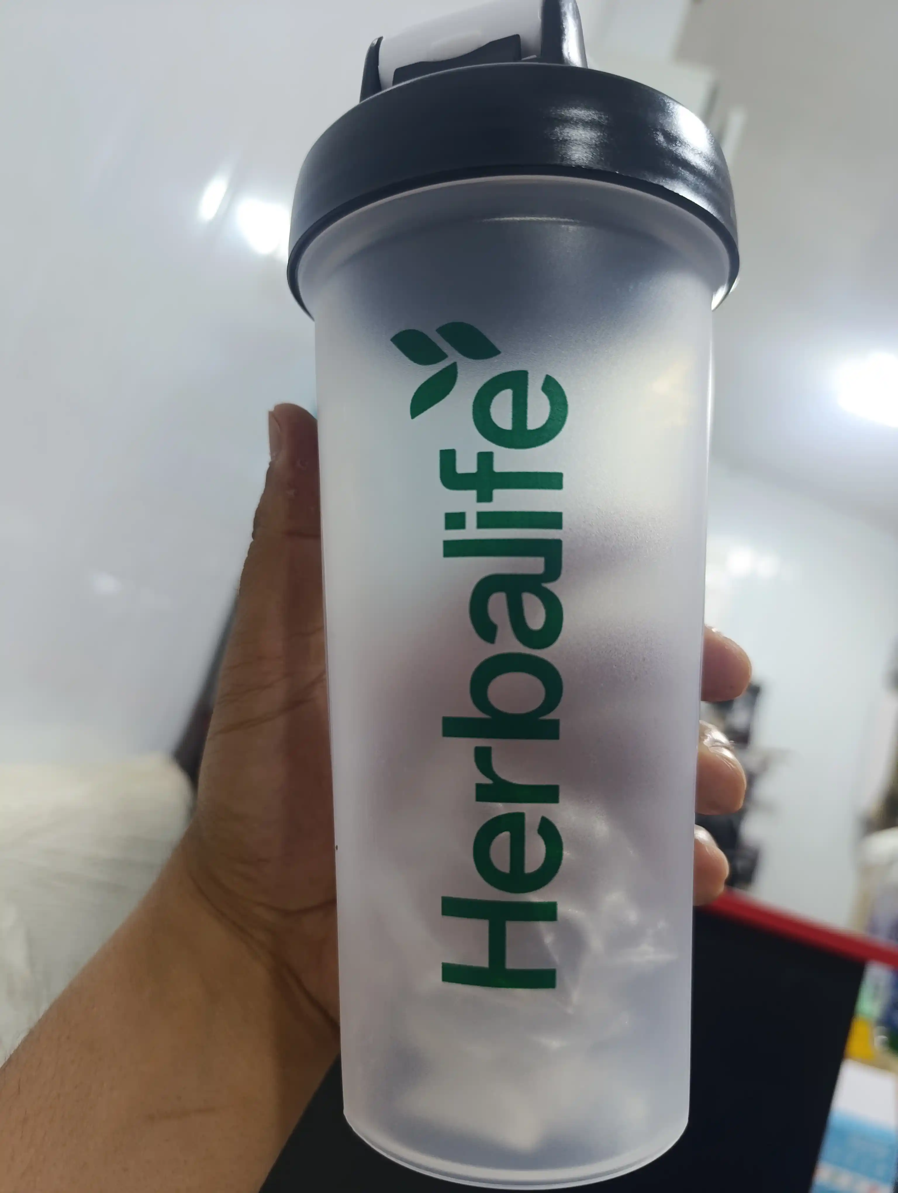 Sport shaker 600 ml – protein va kokteyl uchun, venchikli, o‘lchovli, germetik qopqoq