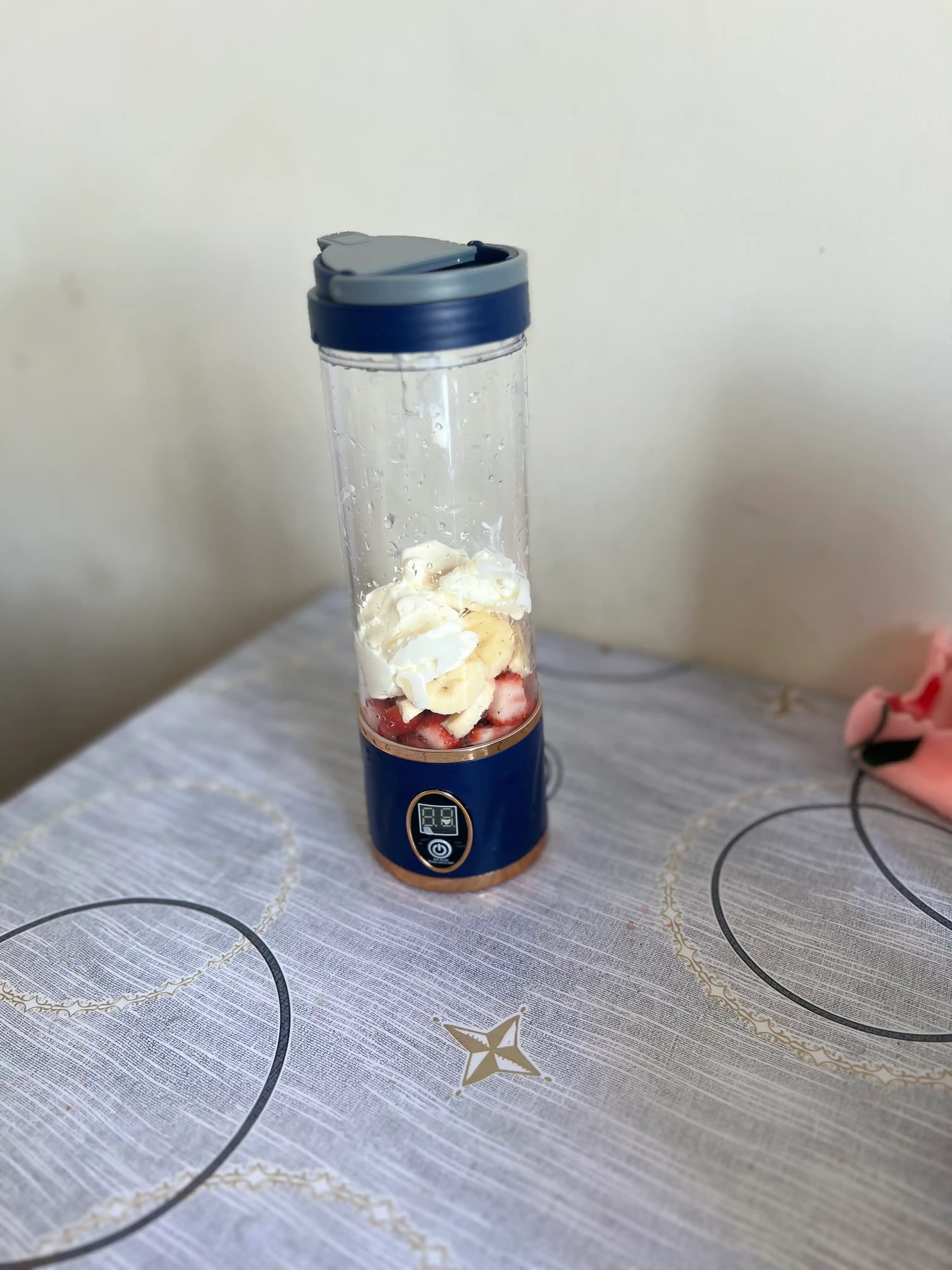 Portativ mini blender (Juice Cup), USB, LED displey, smoothie uchun