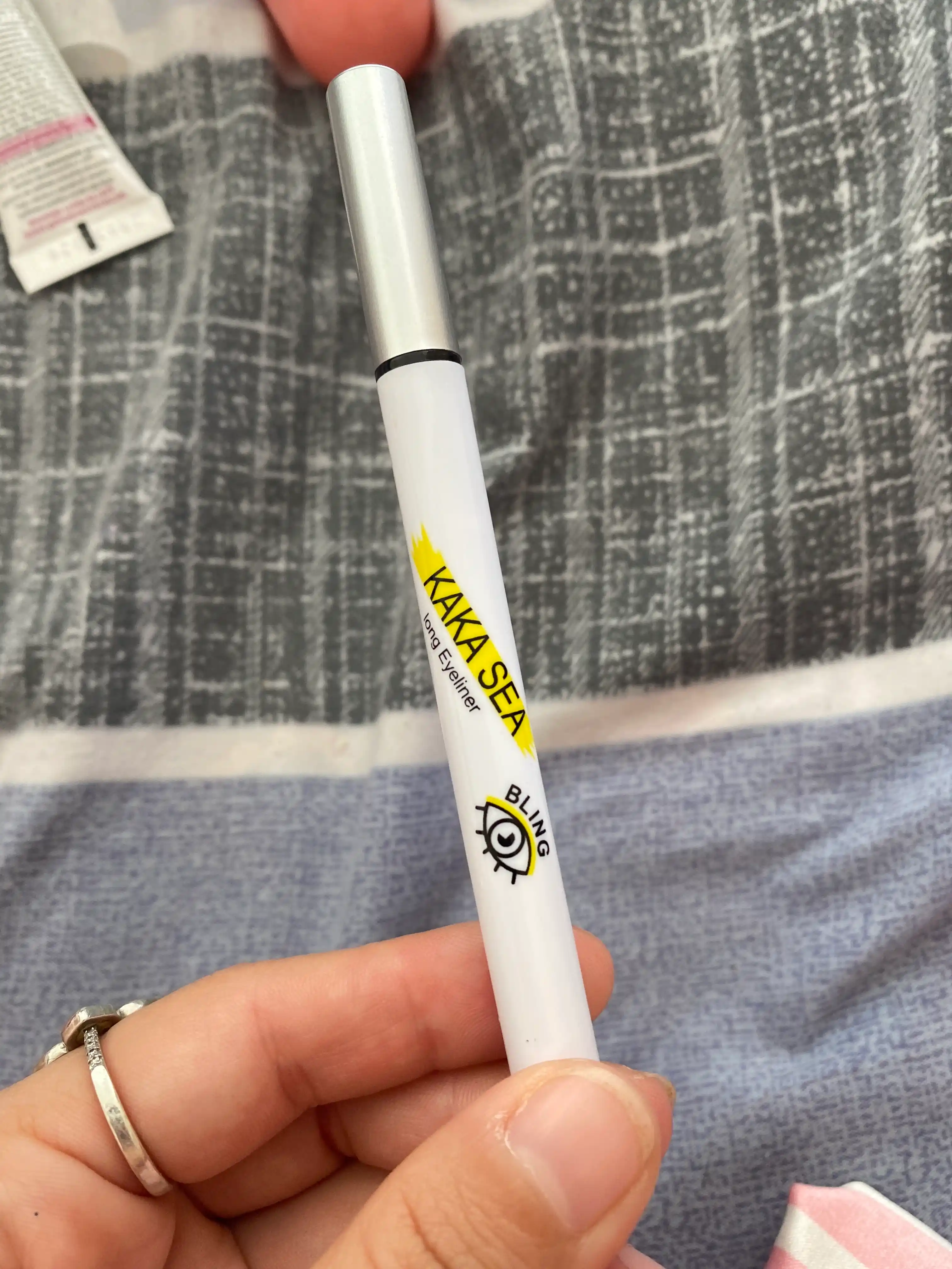 Padvotka suvga chidamli KAKA SEA 6 rang, ko'z uchun flomaster, ingichka eyeliner