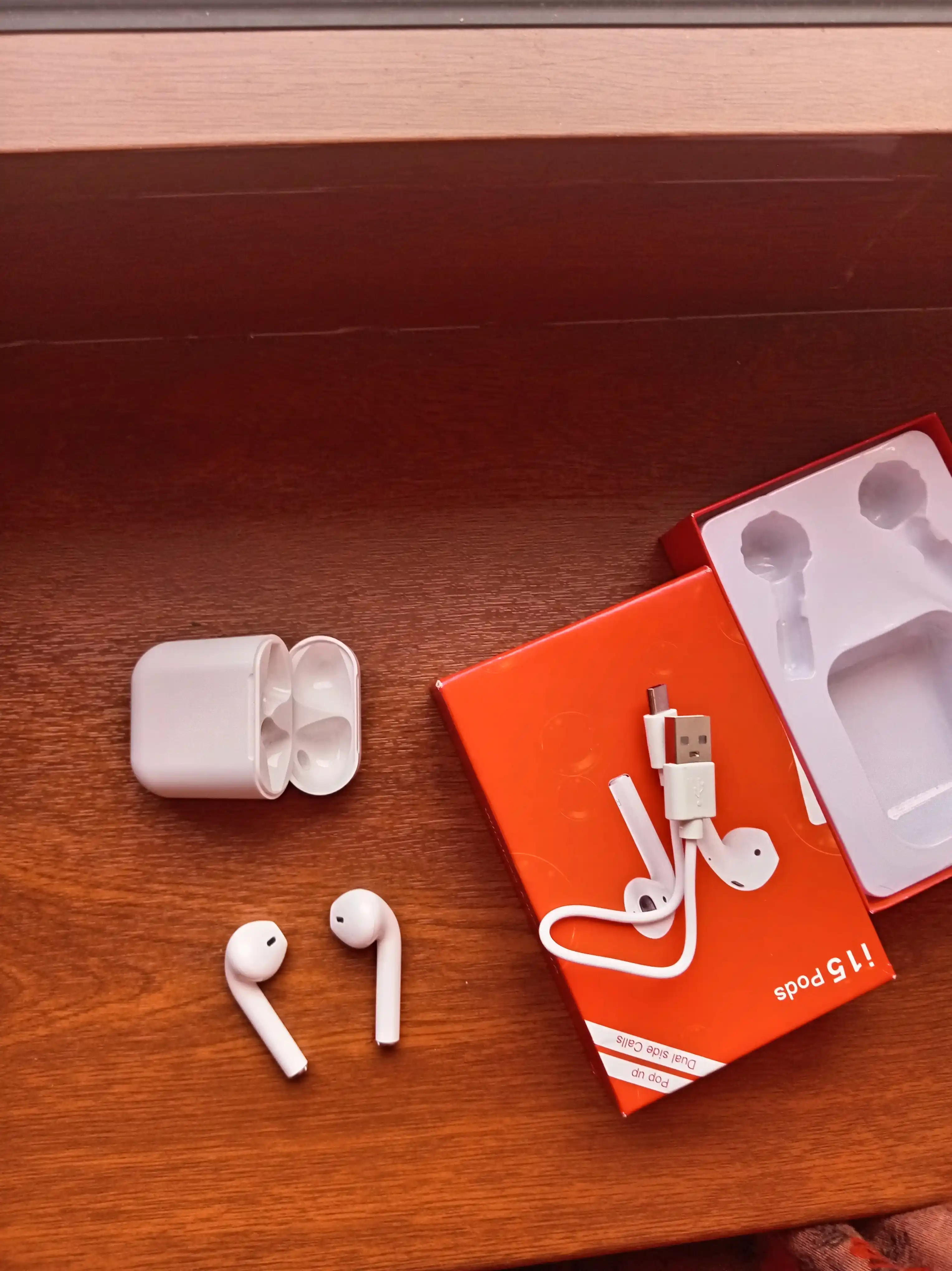 Simsiz sensorli quloqchinlar TWS i15, mikrofon va keys bilan, Bluetooth 5.0