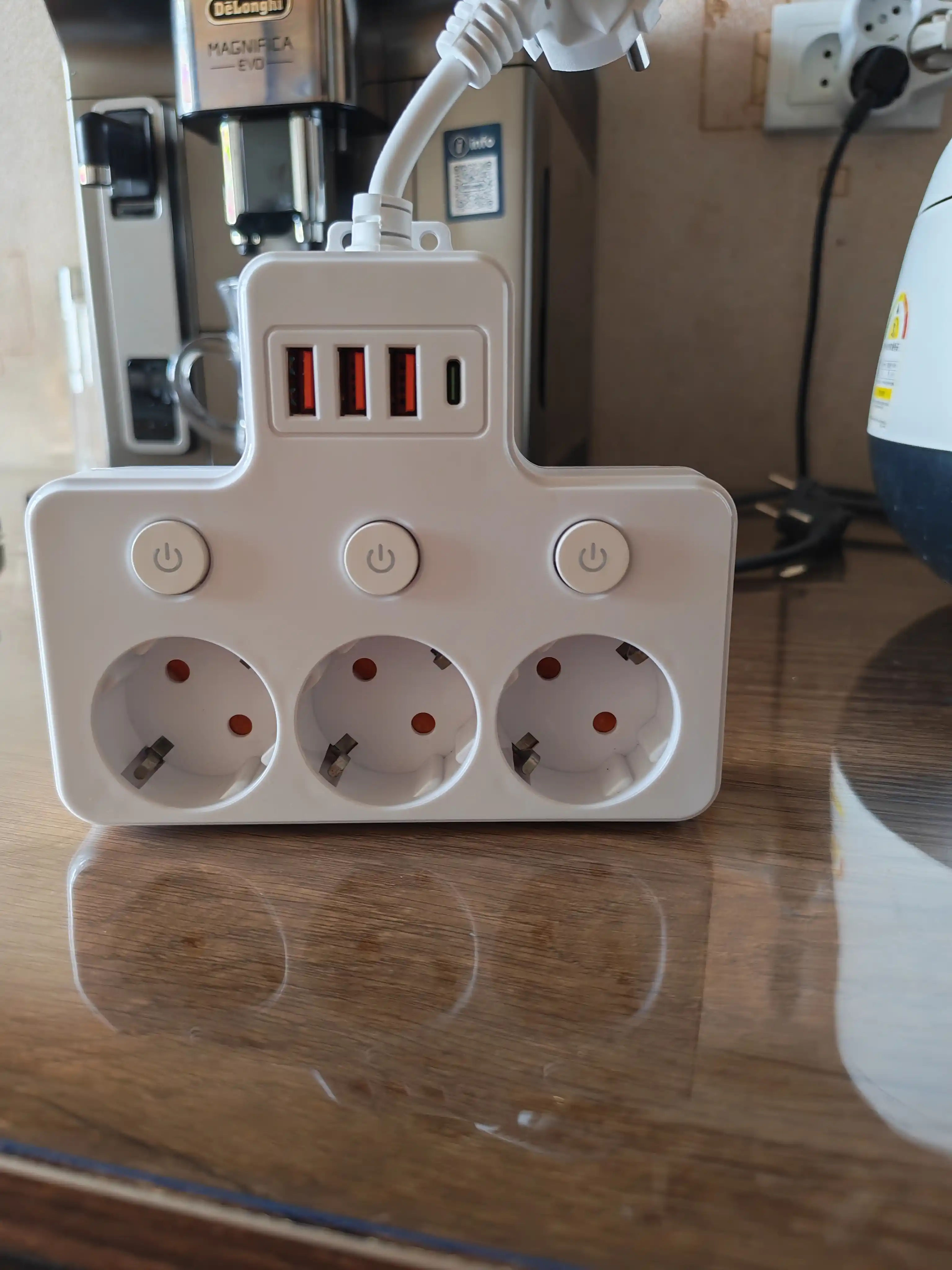Розетка EU с USB быстрая зарядка белый, с 3 usb, Type-C и выключателем розеток