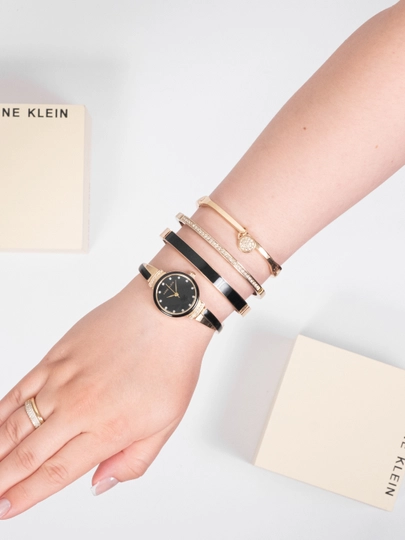 Anne Klein AK2716 ayollar soati, uchta bilaguzuk to‘plami