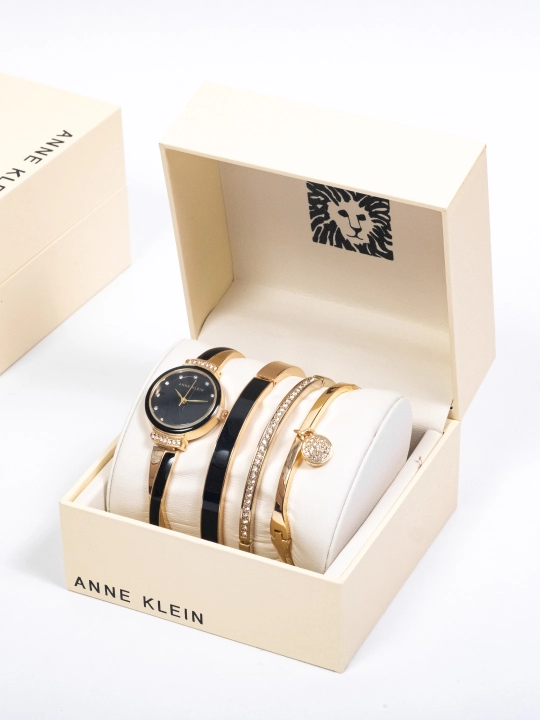 Anne Klein AK2716 ayollar soati, uchta bilaguzuk to‘plami