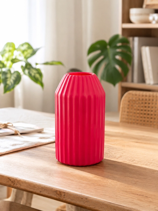 Interyer uchun dekorativ plastik vaza