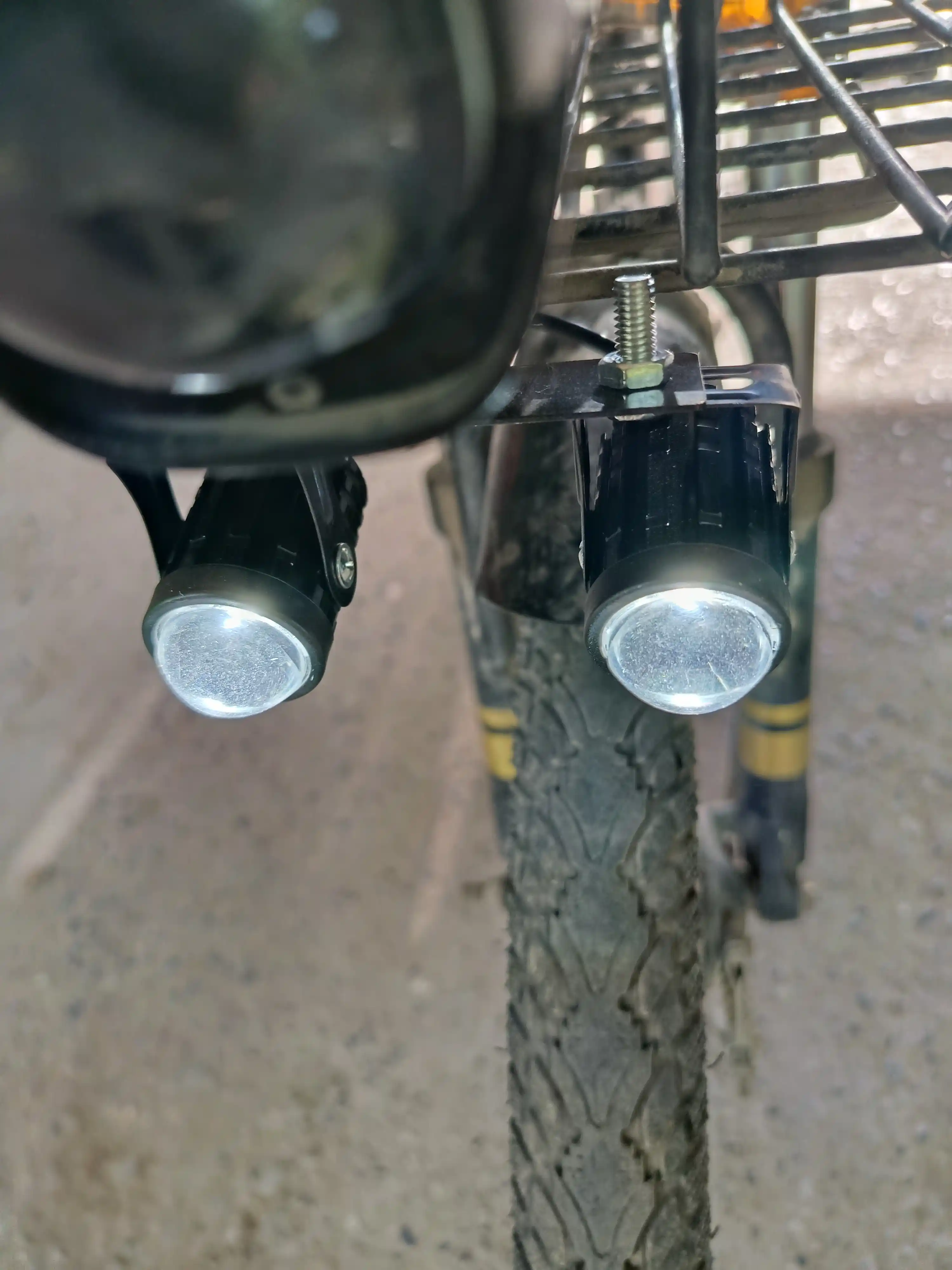 Дополнительная LED фара для мотоцикла, яркий свет, универсальное крепление