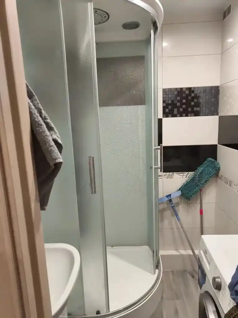 Derazalar uchun dekorativ, quyoshdan himoyalovchi mat plyonka