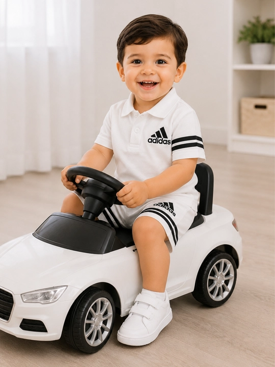 2 yoshli bolalar uchun oq sport kiyim to‘plami, futbolka va shortik, qulay yozgi uslub