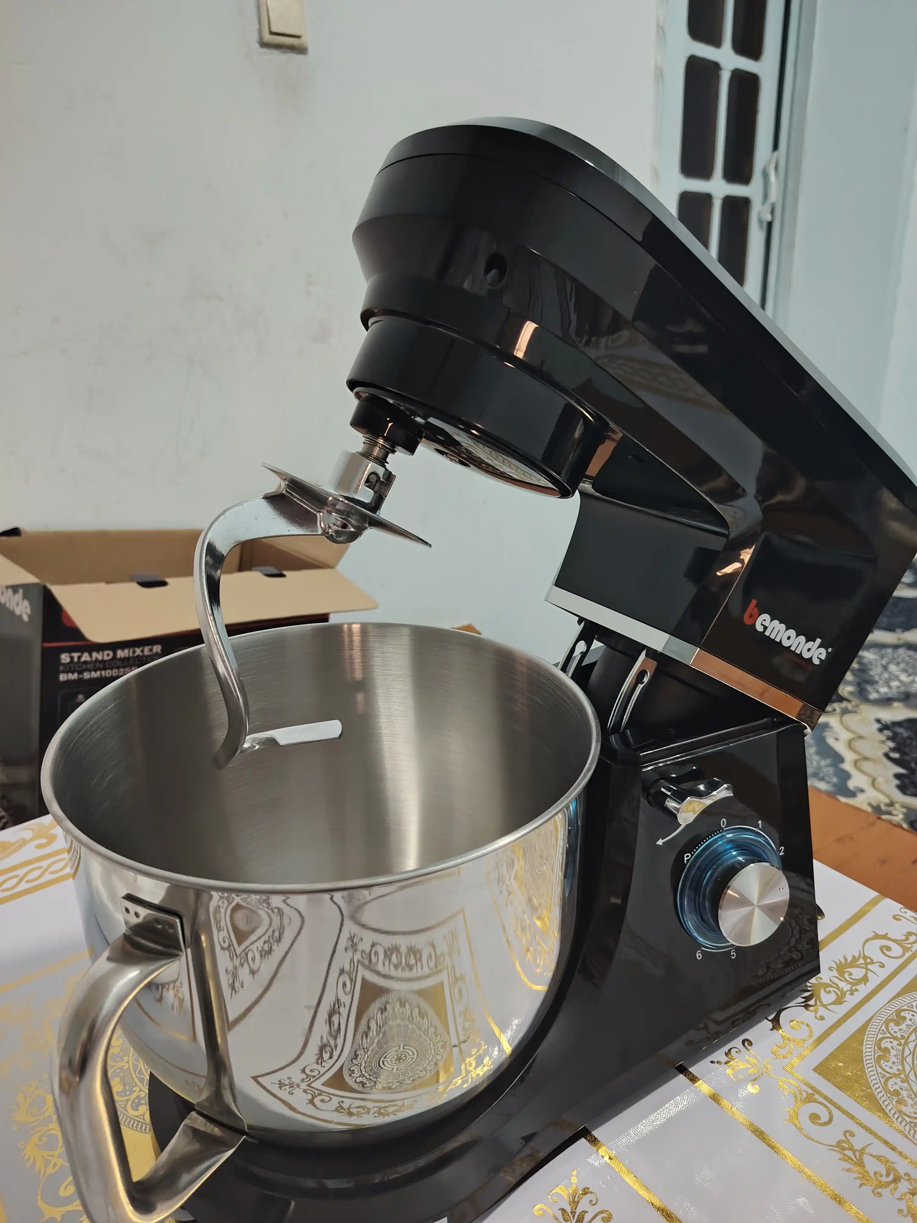 Mikser 7Litr Bemonde BM-SM1002SB, 2000Vt, 6 tezlik, temirli nasadkalar