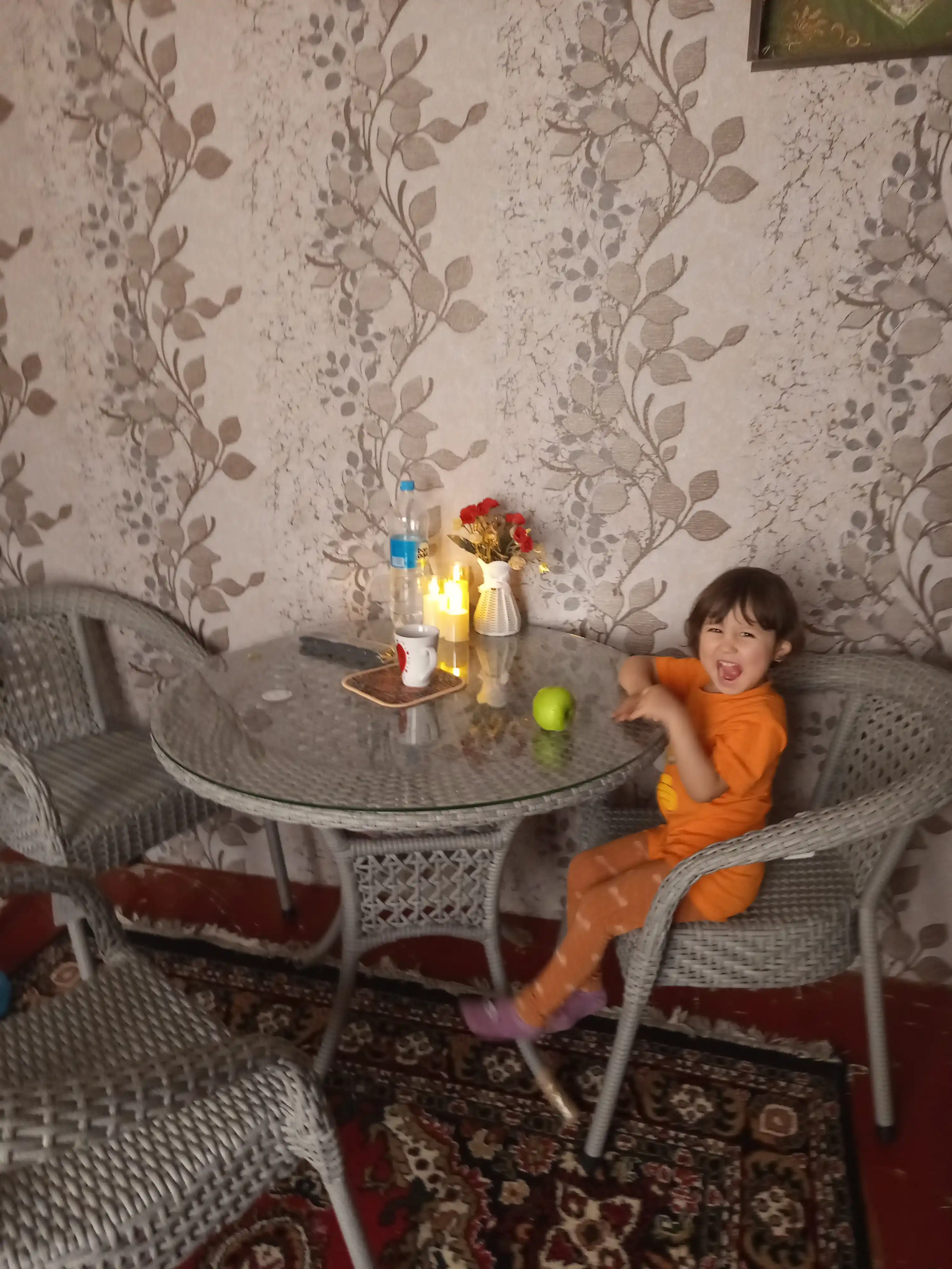 Bog‘ mebellari to‘plami AIKO Deco, dumaloq 4 o‘rinli, 1 ta stol va 4 ta kreslo, rotang