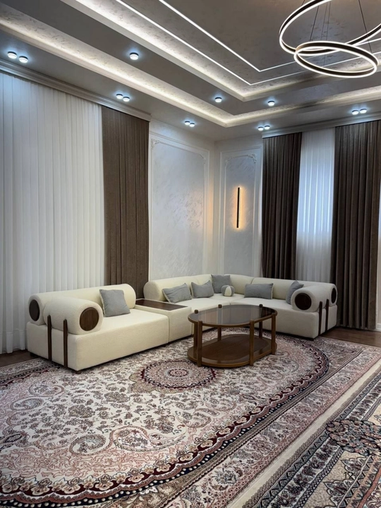 Bella Sofa burchakli divani AIDIV UZ, 400x250 sm, yog'och detallari bilan