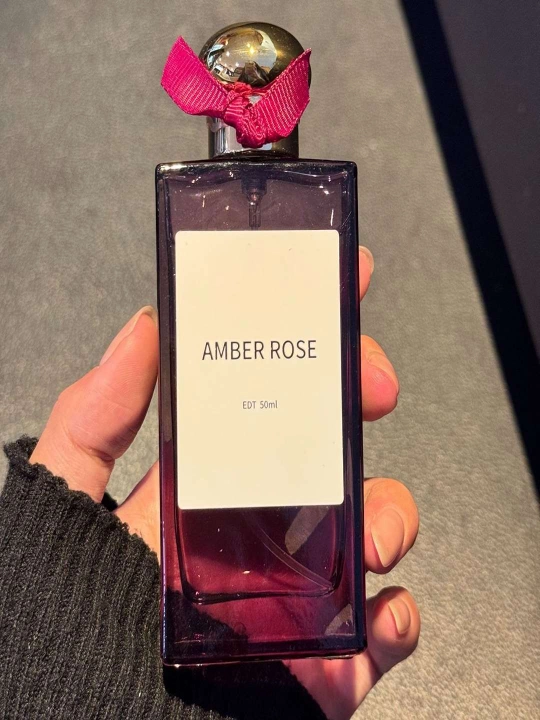 Amber rose
