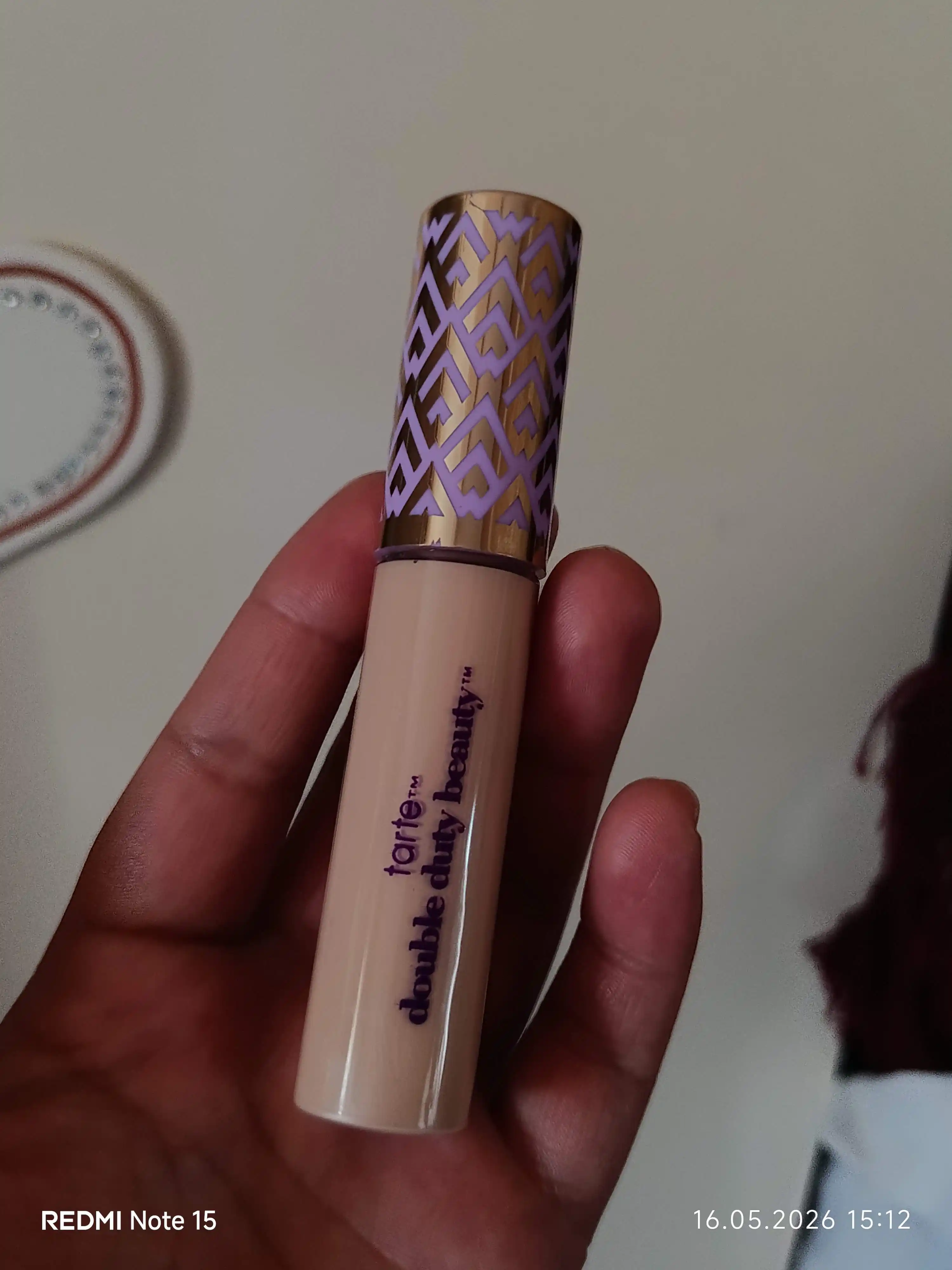 Консилер Tarte shape tap ultra creamy concealer