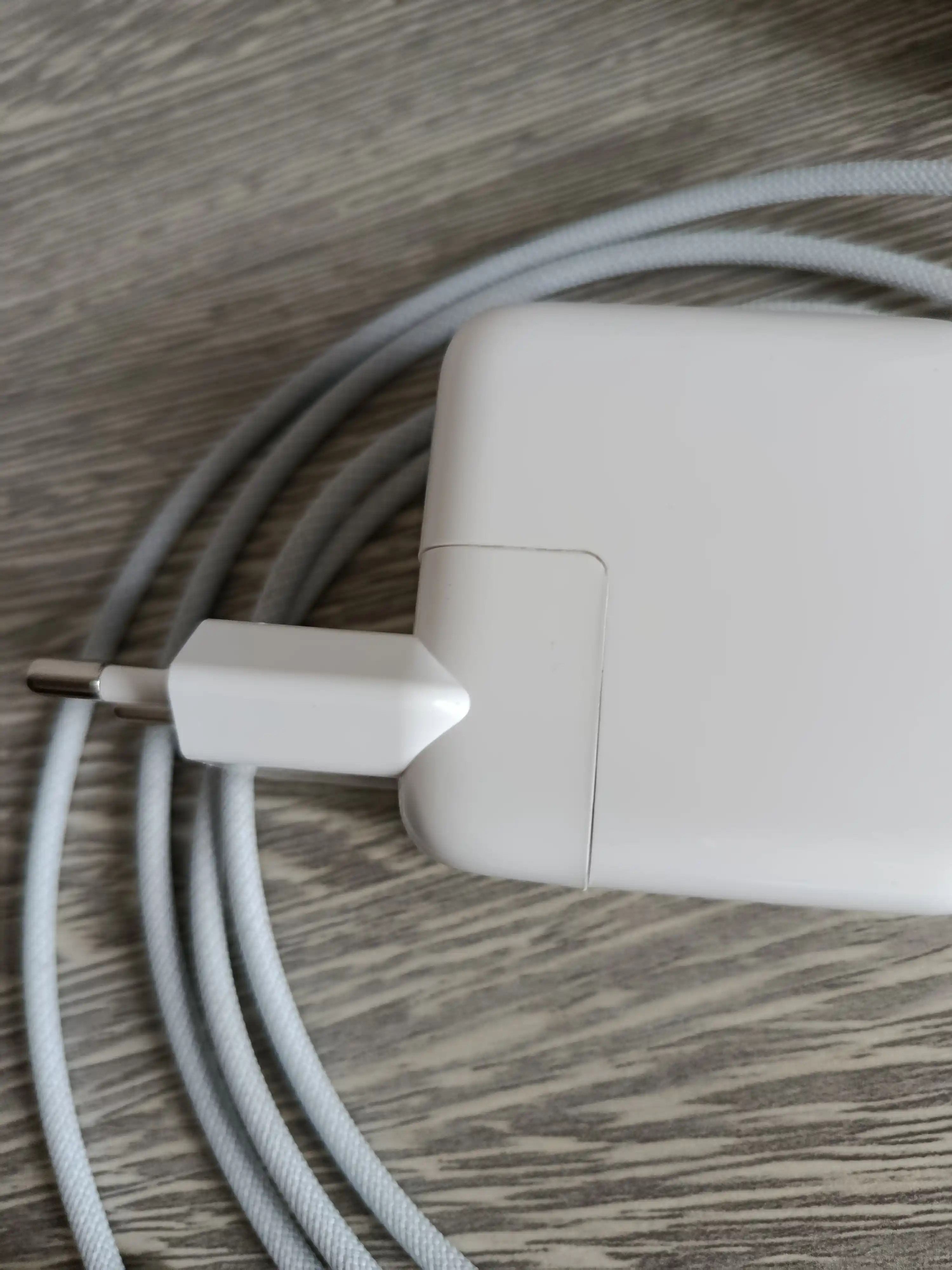 Macbook quvvat manbai va boshqa qurilmalar uchun evro adapter