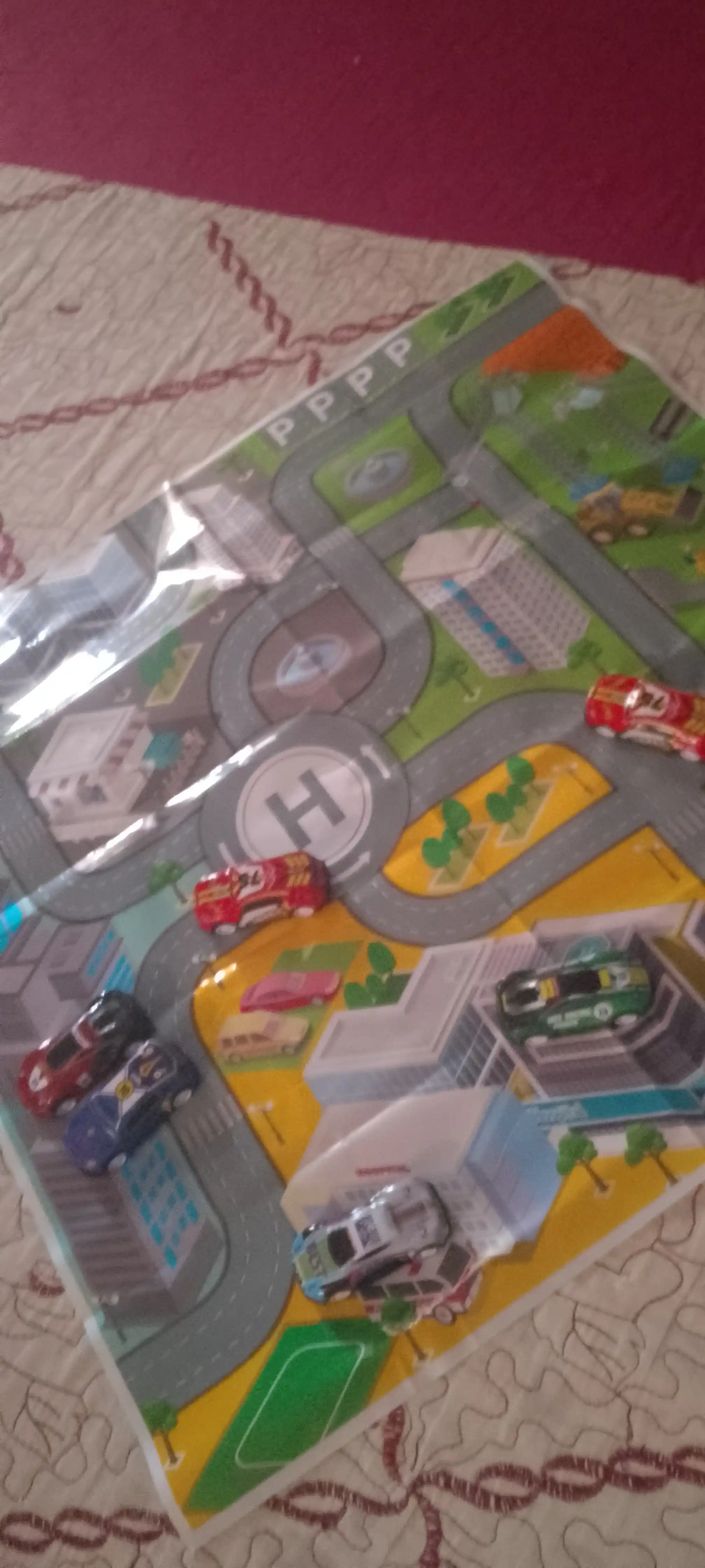 Hot Wheels metall mashinalar to‘plami, konteynerlar konstruktori