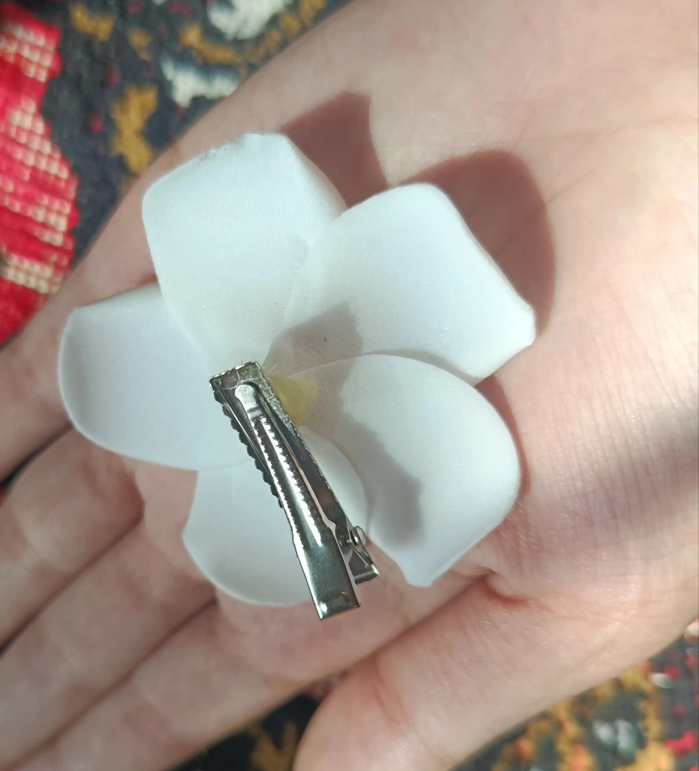 Ayollar va qizlar uchun ijodiy soch to‘g‘nag‘ichlari