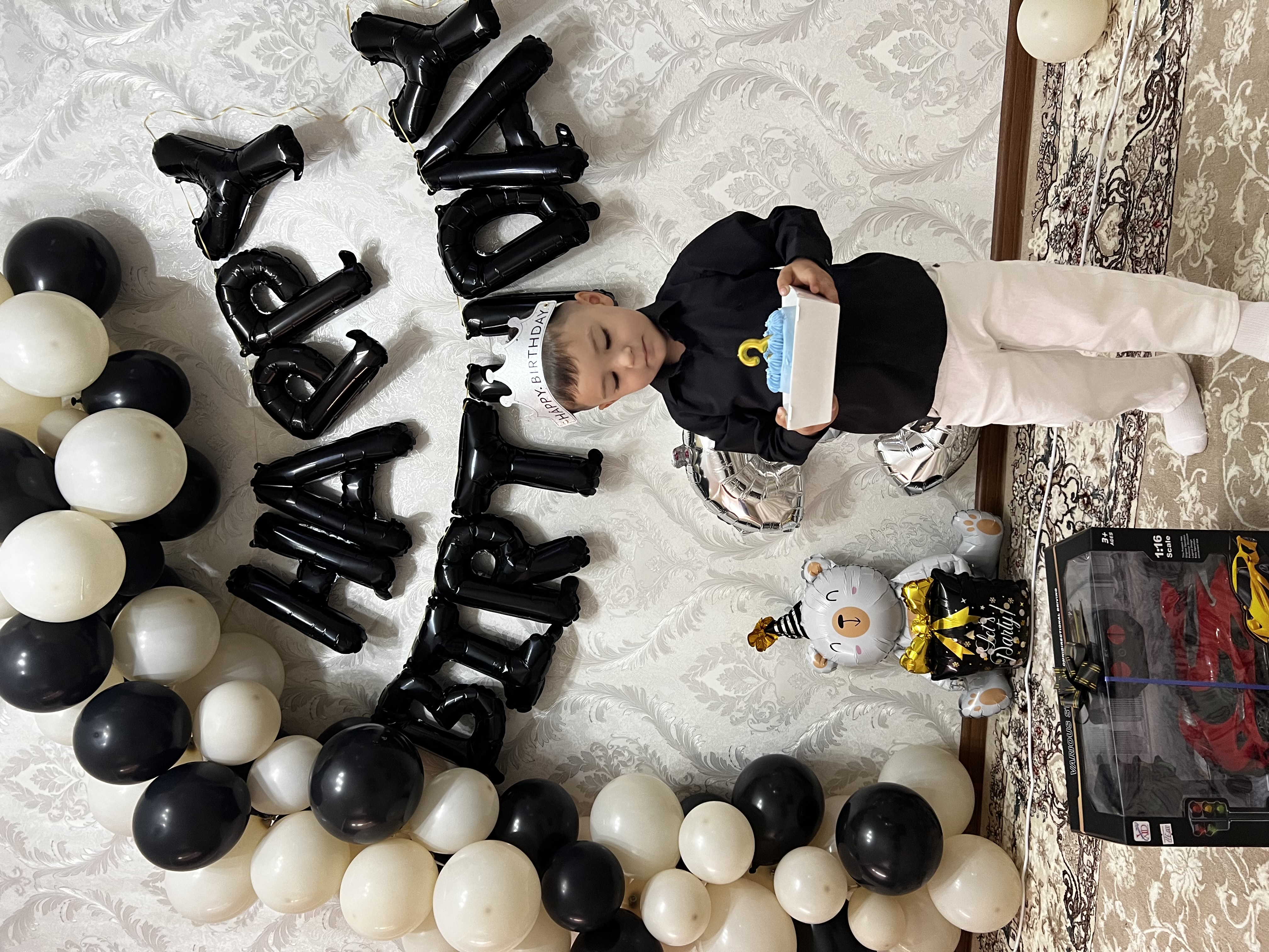 Tug‘ilgan kun uchun bayramona toj "Happy Birthday", o‘g‘il va qiz bolalar uchun
