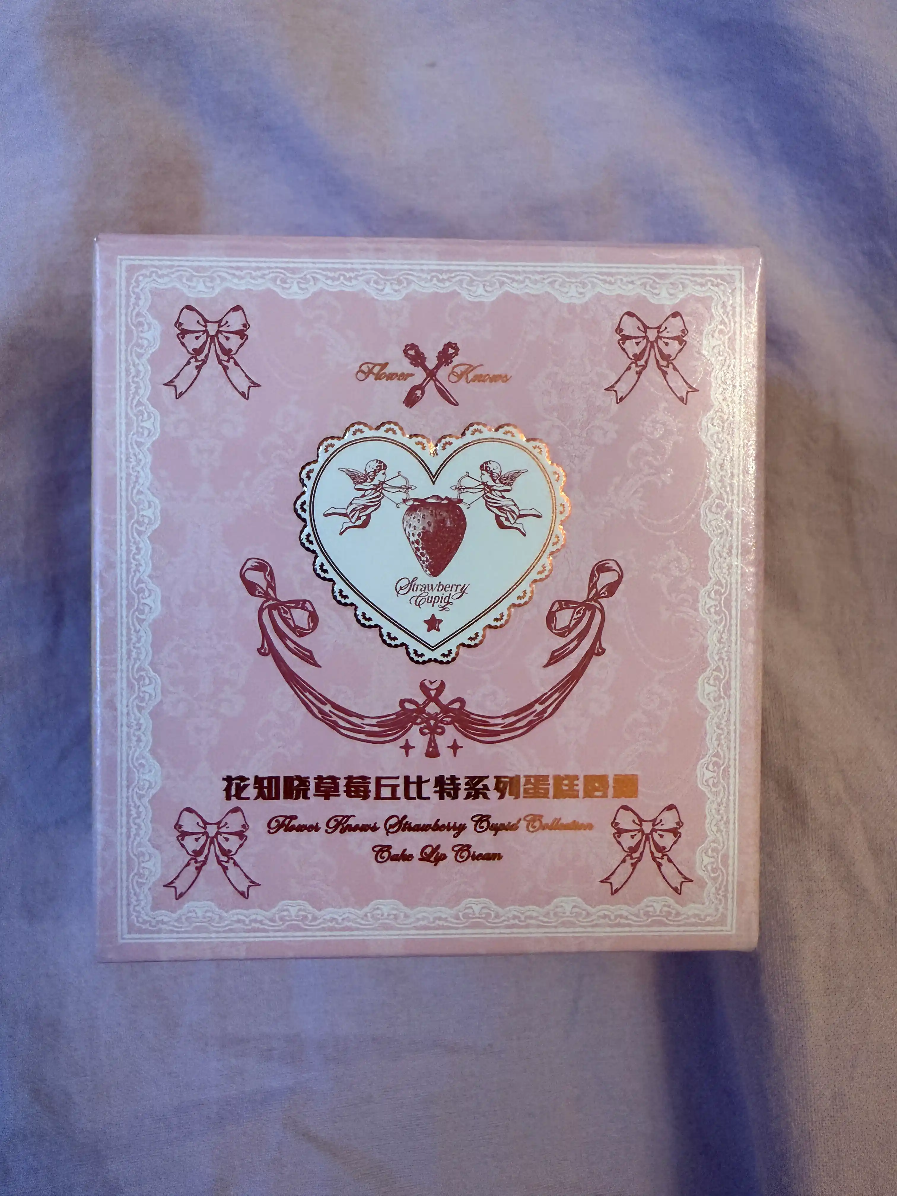 Flower Knows Strawberry Cupid бальзам для губ торт увлажнение уход подарок