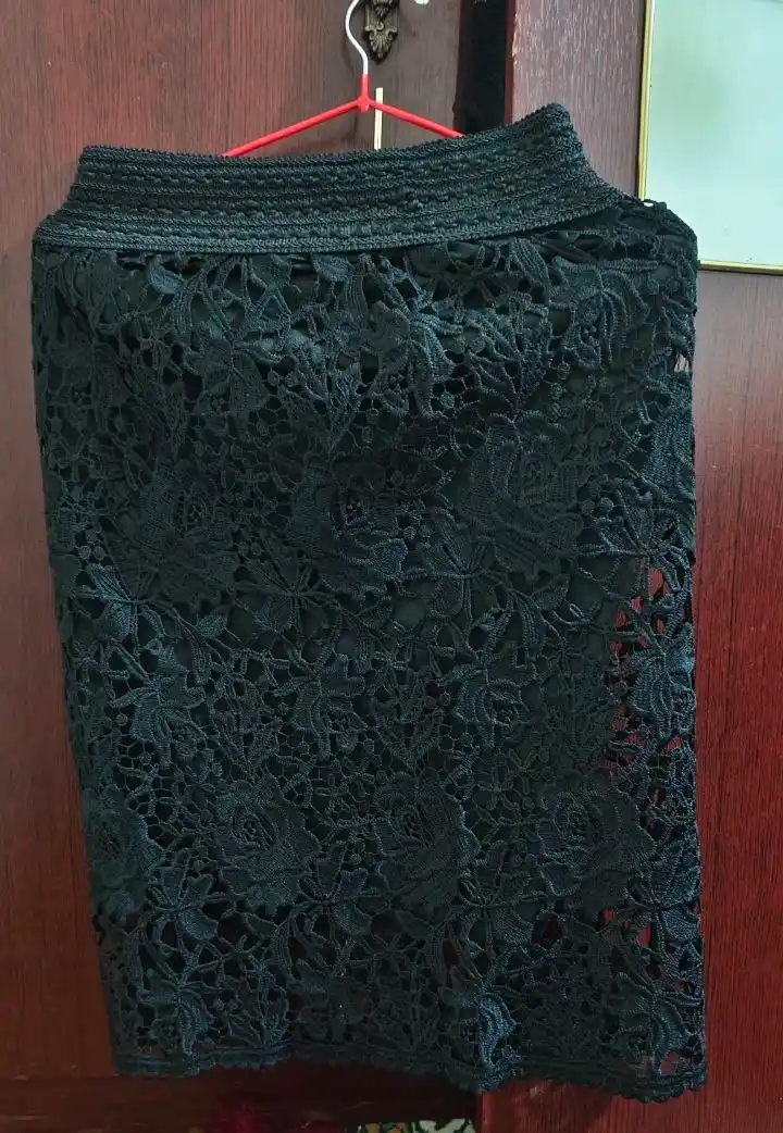 Maktab va maktab uchun klassik gabardin yubka. Ayollar va qizlar uchun