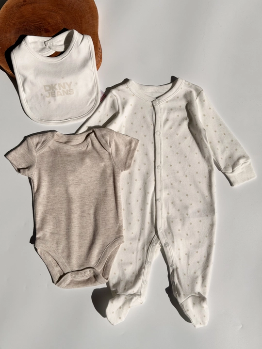 Комплект для новорожденных DKNY Jeans 3 в 1, боди, ползунки и нагрудник, newborn baby set