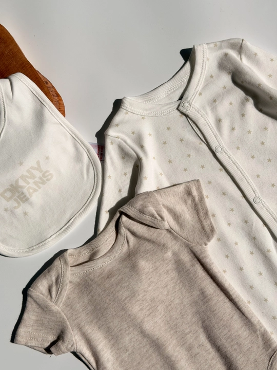 Комплект для новорожденных DKNY Jeans 3 в 1, боди, ползунки и нагрудник, newborn baby set