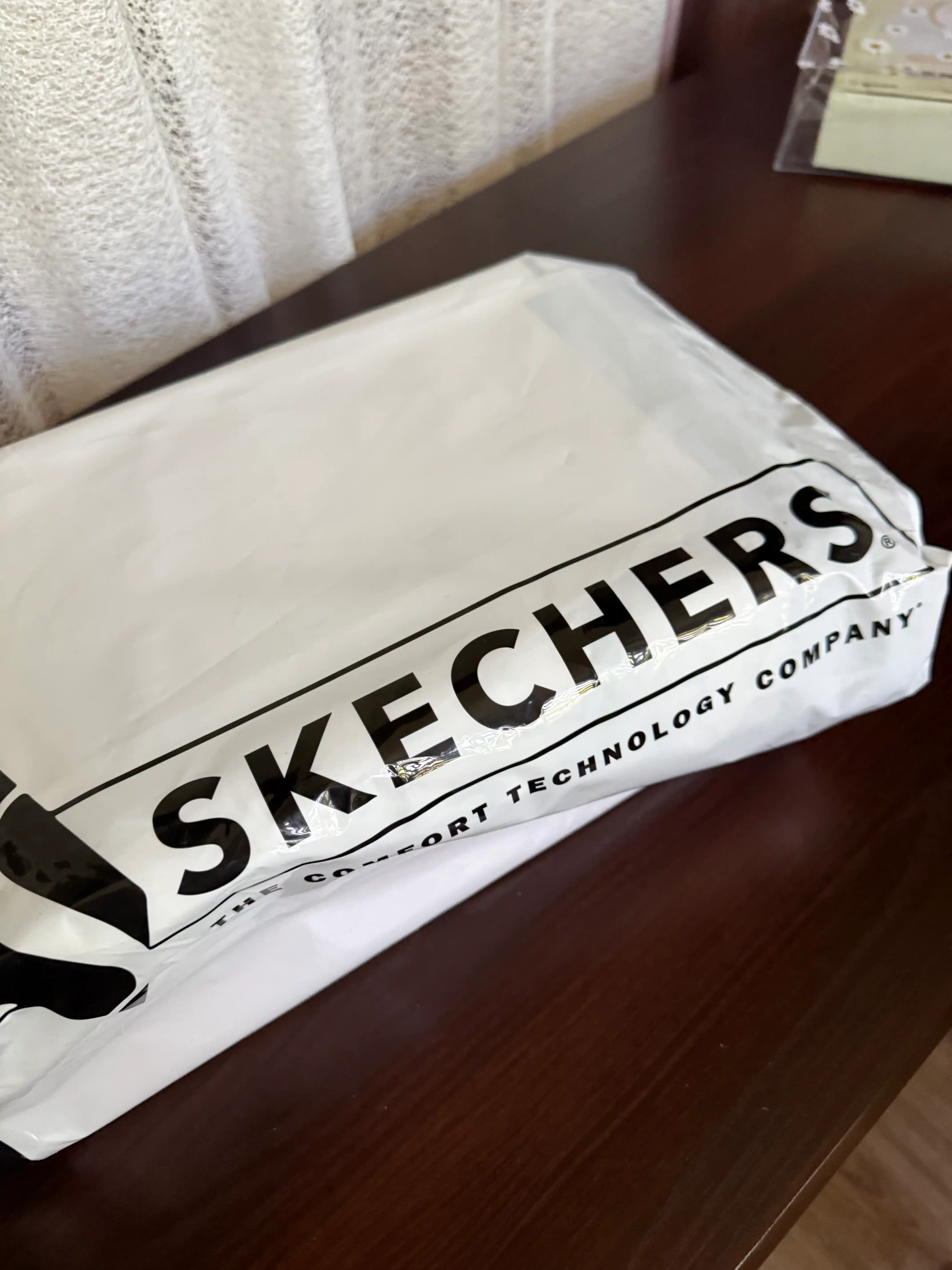 Слипоны женские Skechers Arch Fit Laguna - Adore Her без шнурков, стирка в машине