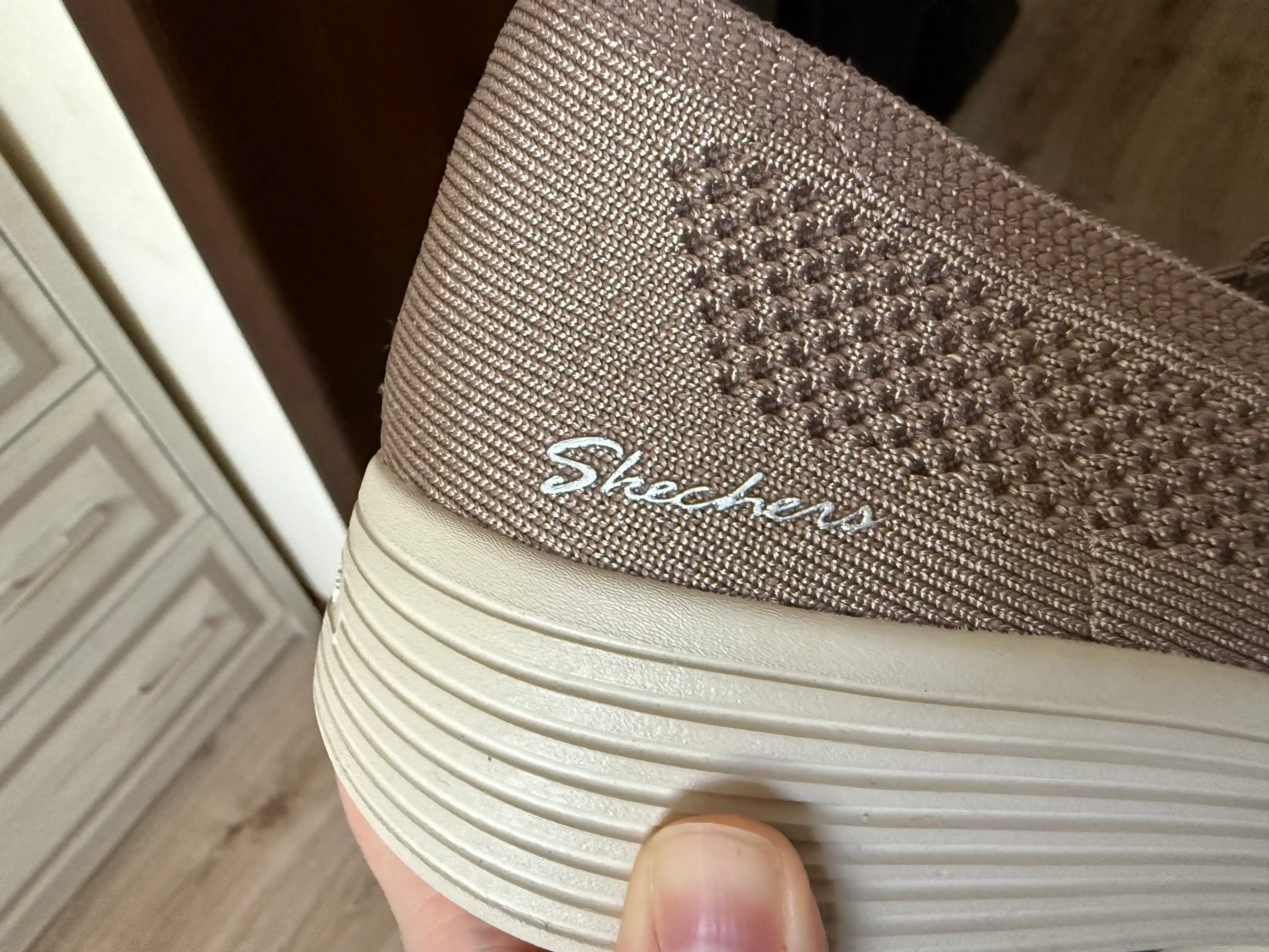 Слипоны женские Skechers Arch Fit Laguna - Adore Her без шнурков, стирка в машине