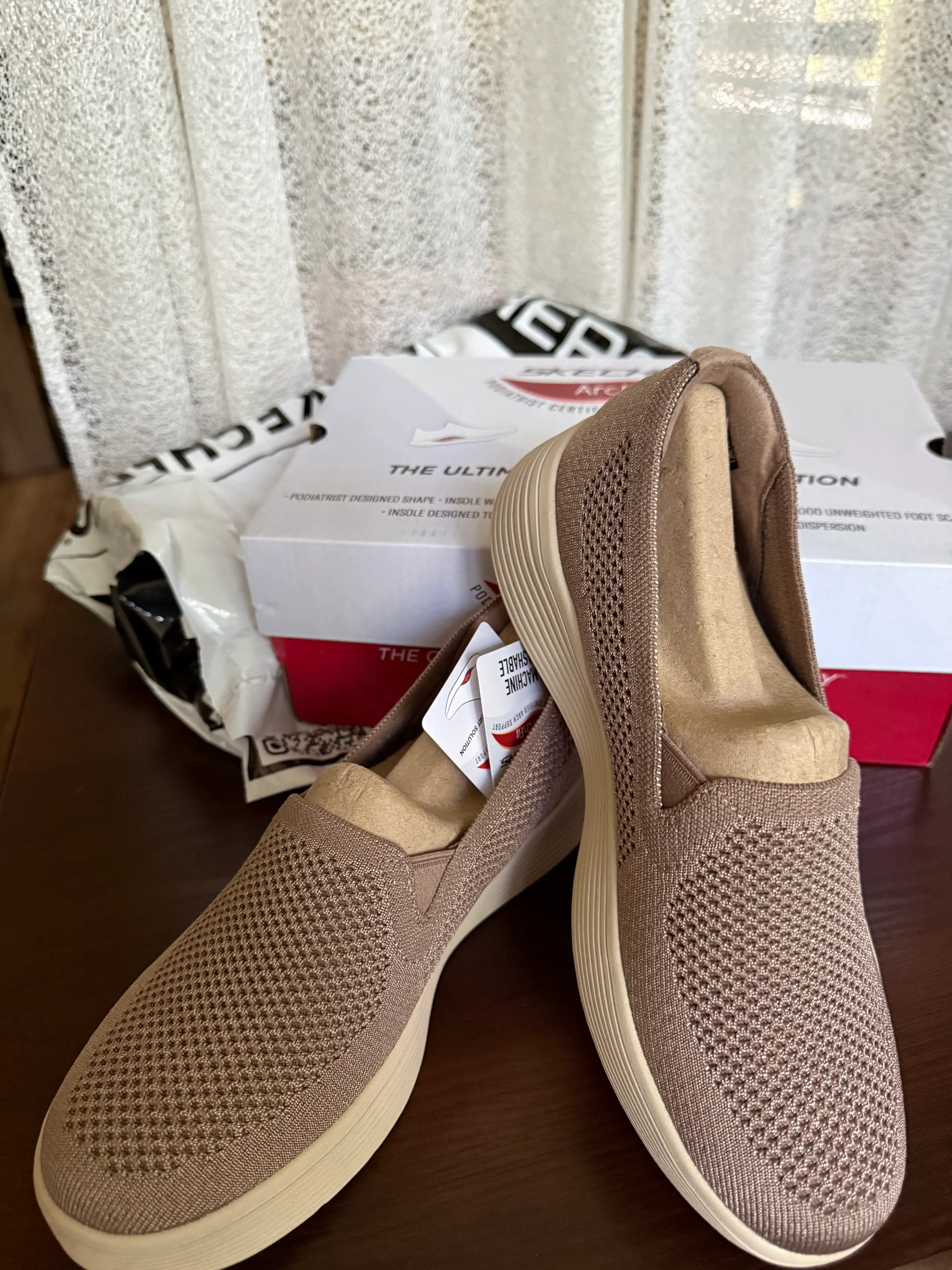 Слипоны женские Skechers Arch Fit Laguna - Adore Her без шнурков, стирка в машине